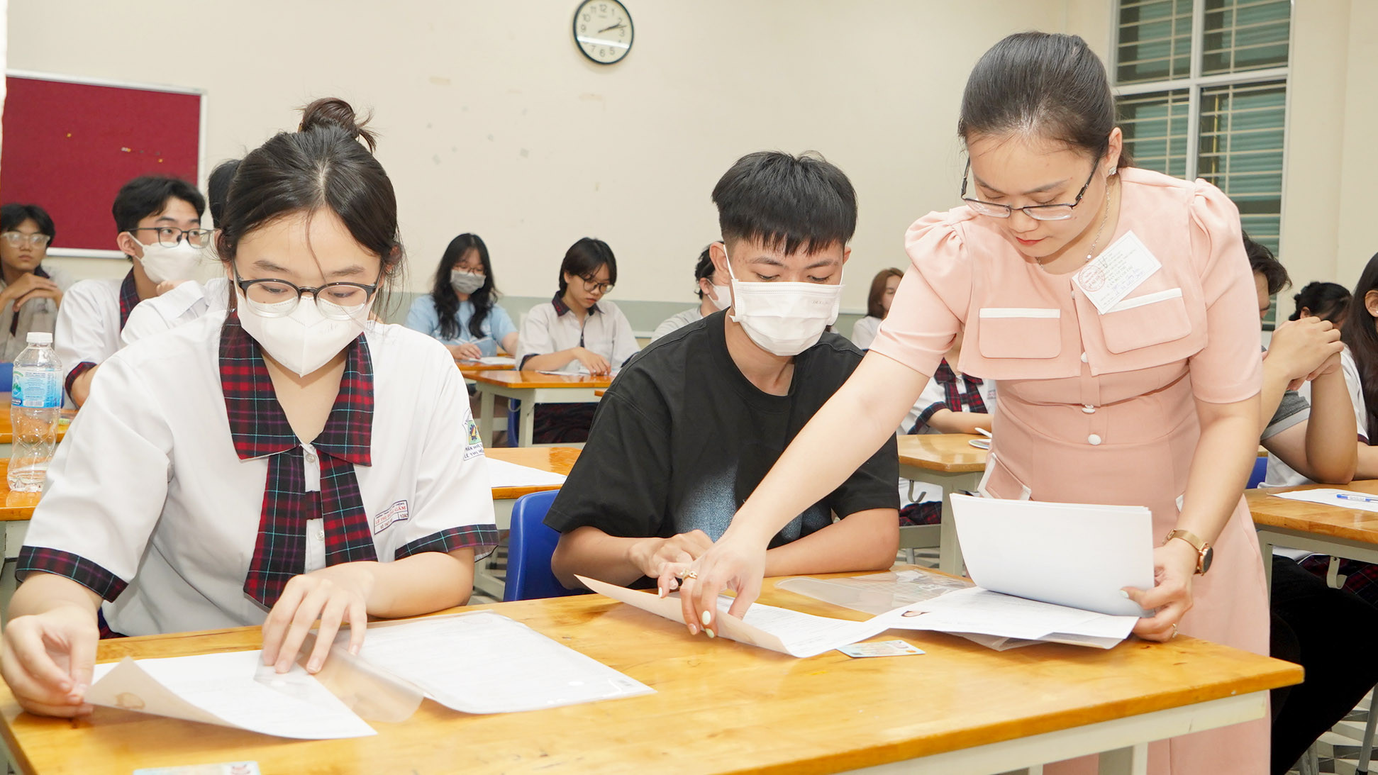 Sở Giáo dục và Đào tạo Thành phố Hồ Chí Minh chú trọng tăng cường tuyên truyền về quy chế thi đến thí sinh, đến những người làm công tác coi thi… để thực hiện quy chế thi một cách nghiêm túc nhất. Sở Giáo dục và Đào tạo Thành phố Hồ Chí Minh chú trọng tăng cường tuyên truyền về quy chế thi đến thí sinh, đến những người làm công tác coi thi… để thực hiện quy chế thi một cách nghiêm túc nhất.