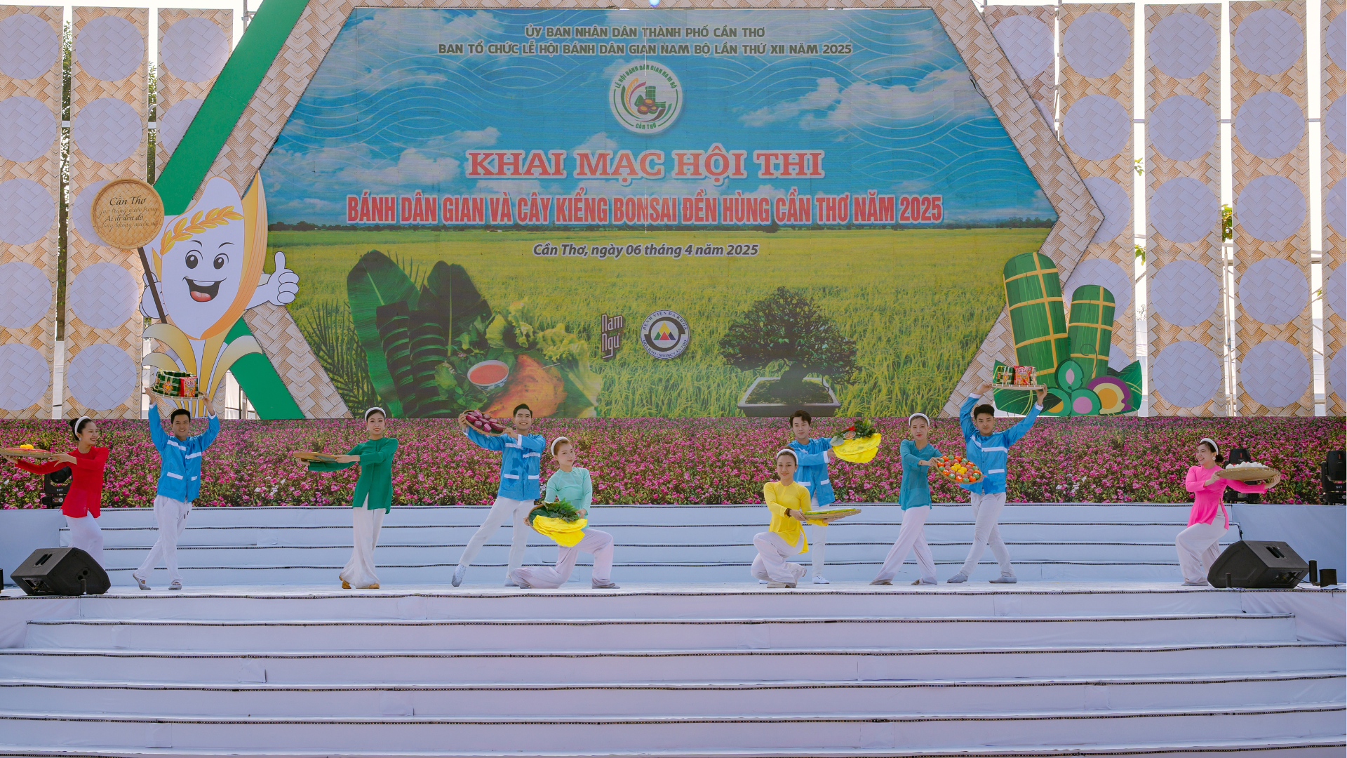 Cùng trong chuỗi hoạt động kỷ niệm ngày Giỗ Tổ Hùng Vương, thành phố Cần Thơ khai mạc Hội thi bánh dân gian Nam Bộ lần thứ XII năm 2025.