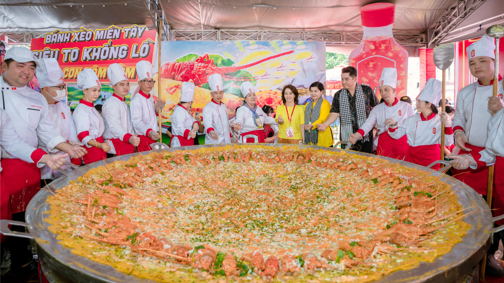 Quảng diễn bánh xèo nhân tôm hùm siêu to.