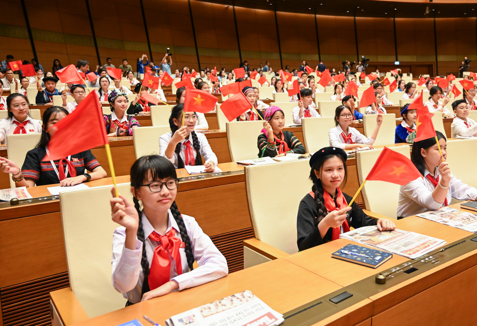 Các đại biểu “Quốc hội trẻ em” dự phiên họp tại Hội trường Diên Hồng. Các đại biểu “Quốc hội trẻ em” dự phiên họp tại Hội trường Diên Hồng.