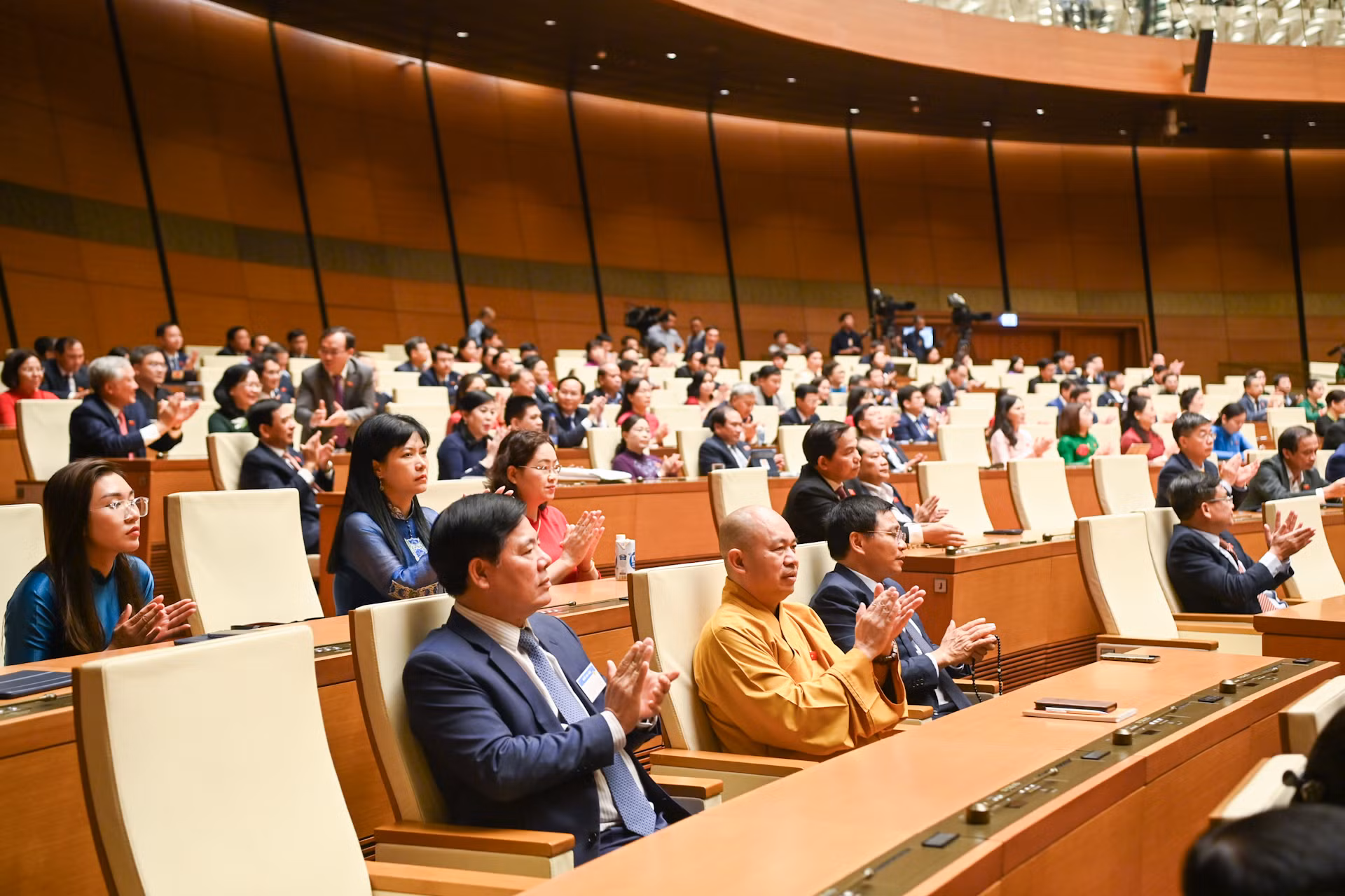 Các đại biểu tham dự kỳ họp.