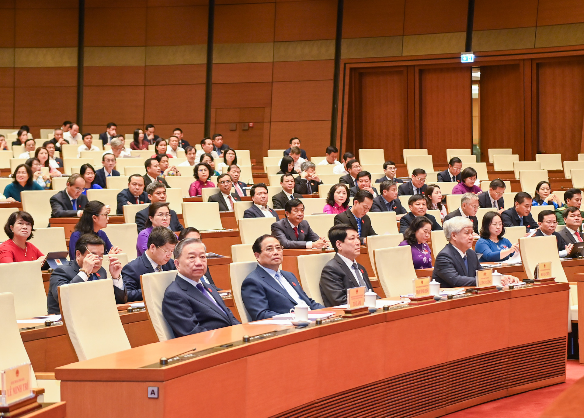 Tổng Bí thư, Chủ tịch nước Tô Lâm, Thủ tướng Phạm Minh Chính, Thường trực Ban Bí thư Lương Cường cùng các đồng chí lãnh đạo Đảng, Nhà nước và đại biểu dự phiên họp.