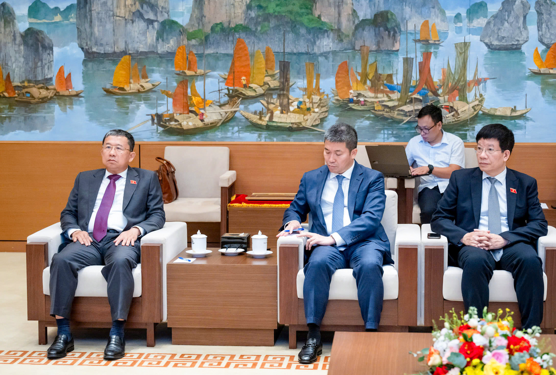 Các đại biểu Việt Nam dự cuộc tiếp.