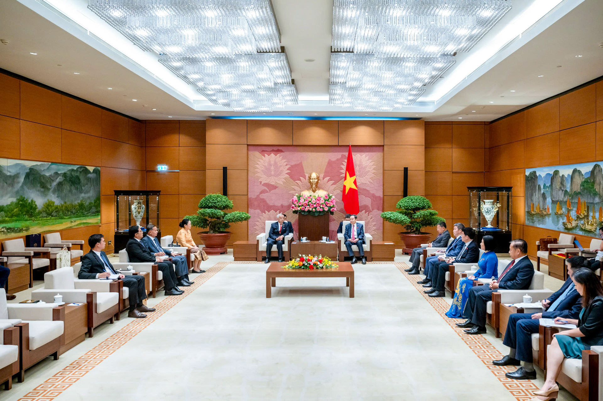 Quang cảnh cuộc tiếp tại Nhà Quốc hội.