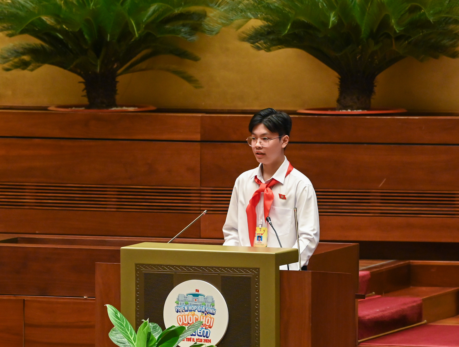 Chủ tịch "Quốc hội trẻ em" Lê Gia Vinh phát biểu khai mạc phiên chất vấn và trả lời chất vấn. Chủ tịch "Quốc hội trẻ em" Lê Gia Vinh phát biểu khai mạc phiên chất vấn và trả lời chất vấn.