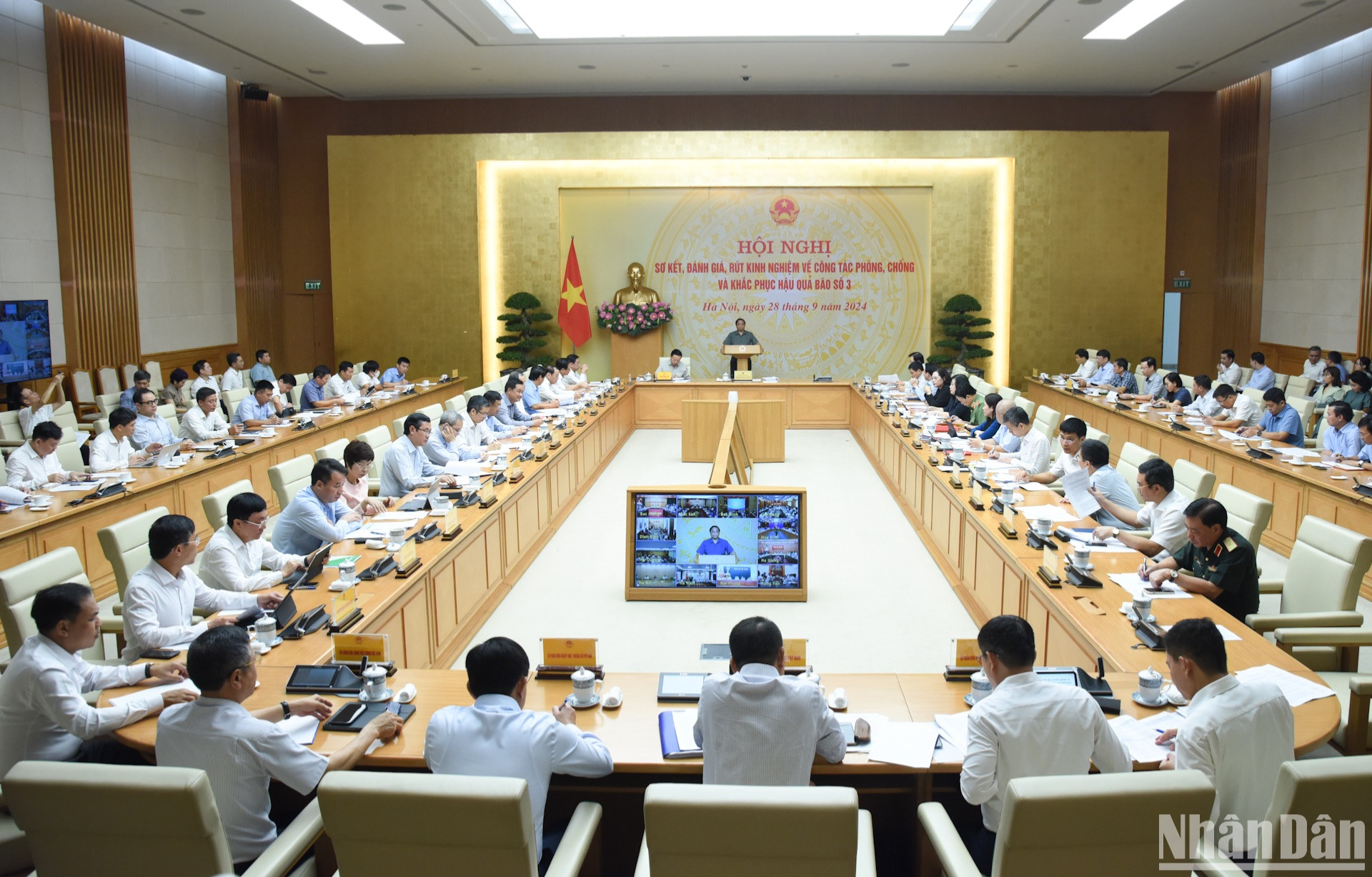 Quang cảnh hội nghị tại trụ sở Chính phủ.