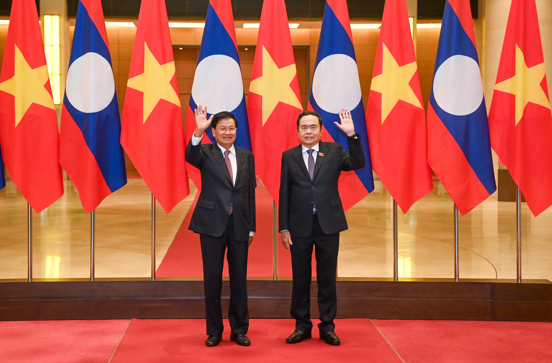 Chủ tịch Quốc Trần Thanh Mẫn và Tổng Bí thư, Chủ tịch nước Lào Thongloun Sisoulith.