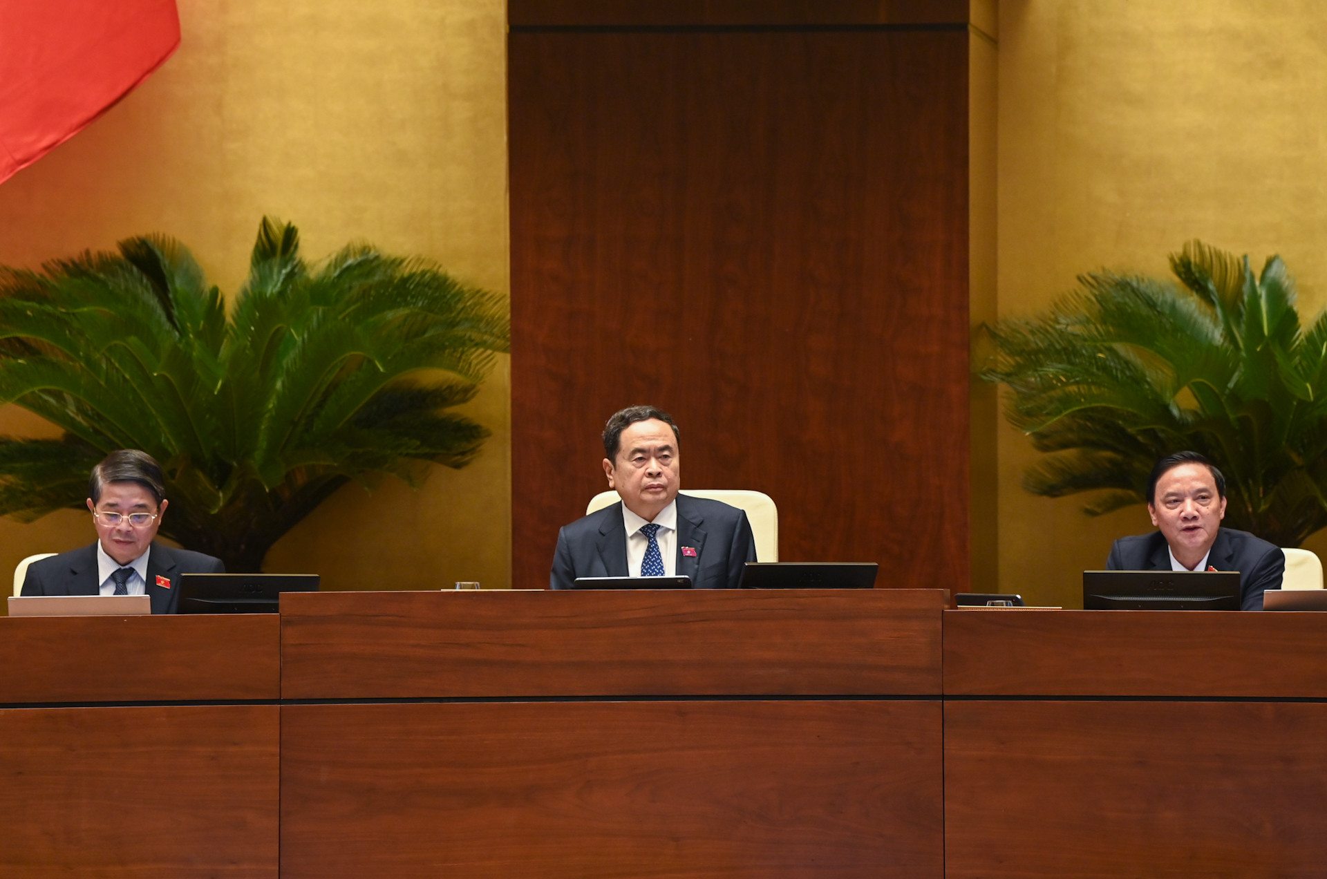 Chủ tịch Quốc hội Trần Thanh Mẫn và các Phó Chủ tịch Quốc hội tại phiên họp.