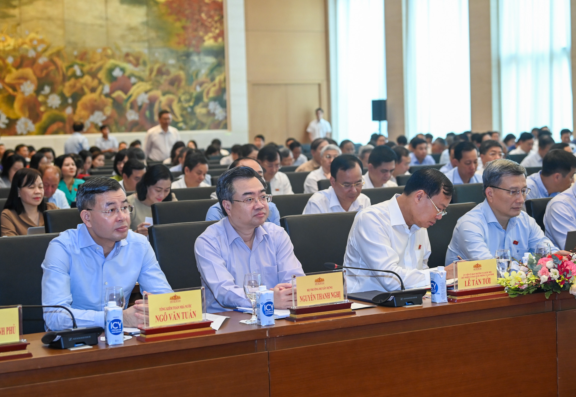 Lãnh đạo các bộ, ngành và các đại biểu dự hội nghị.