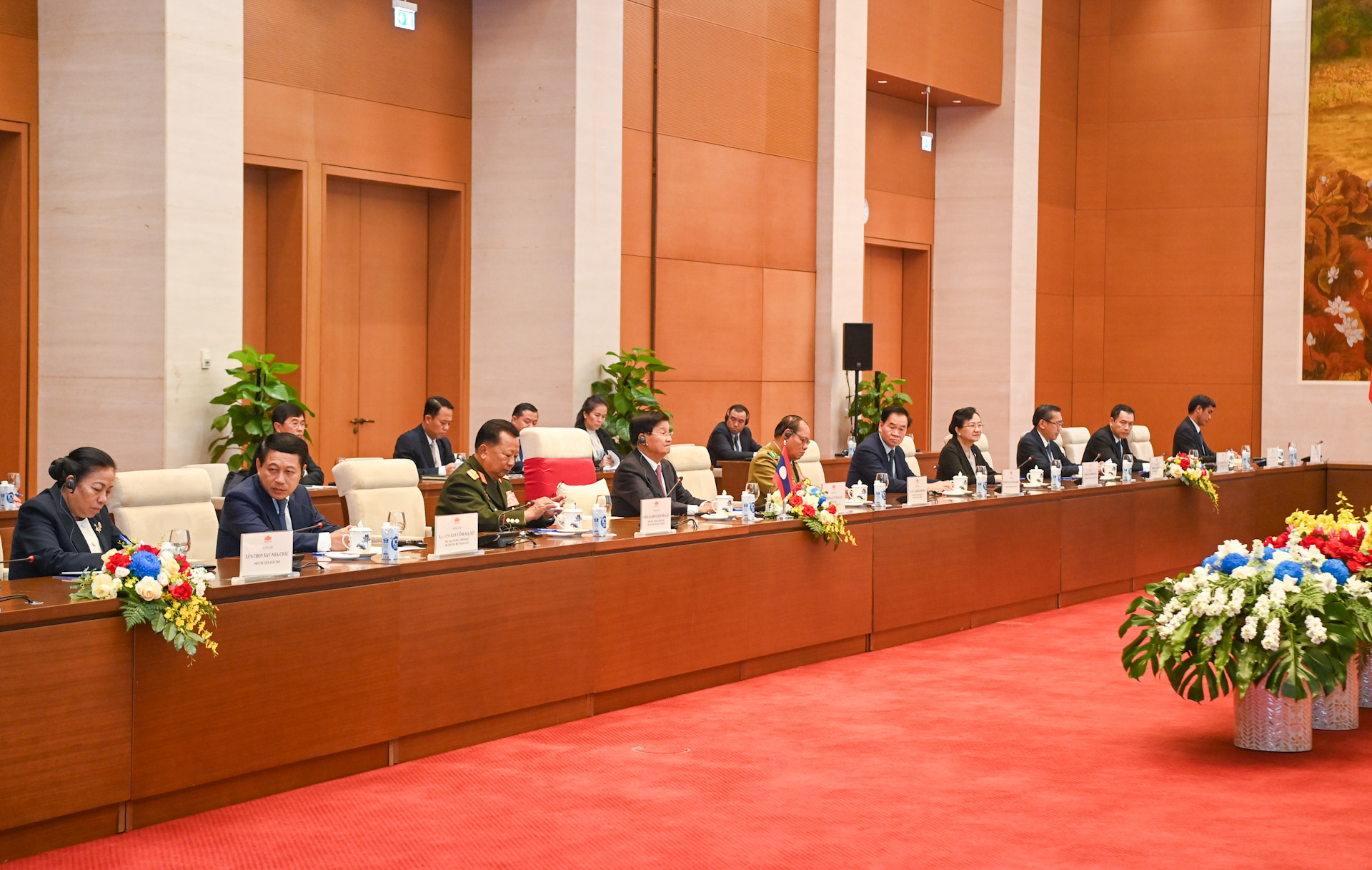 Tổng Bí thư, Chủ tịch nước Lào Thongloun Sisoulith và đoàn biểu cấp cao Đảng và Nhà nước Lào dự hội kiến.