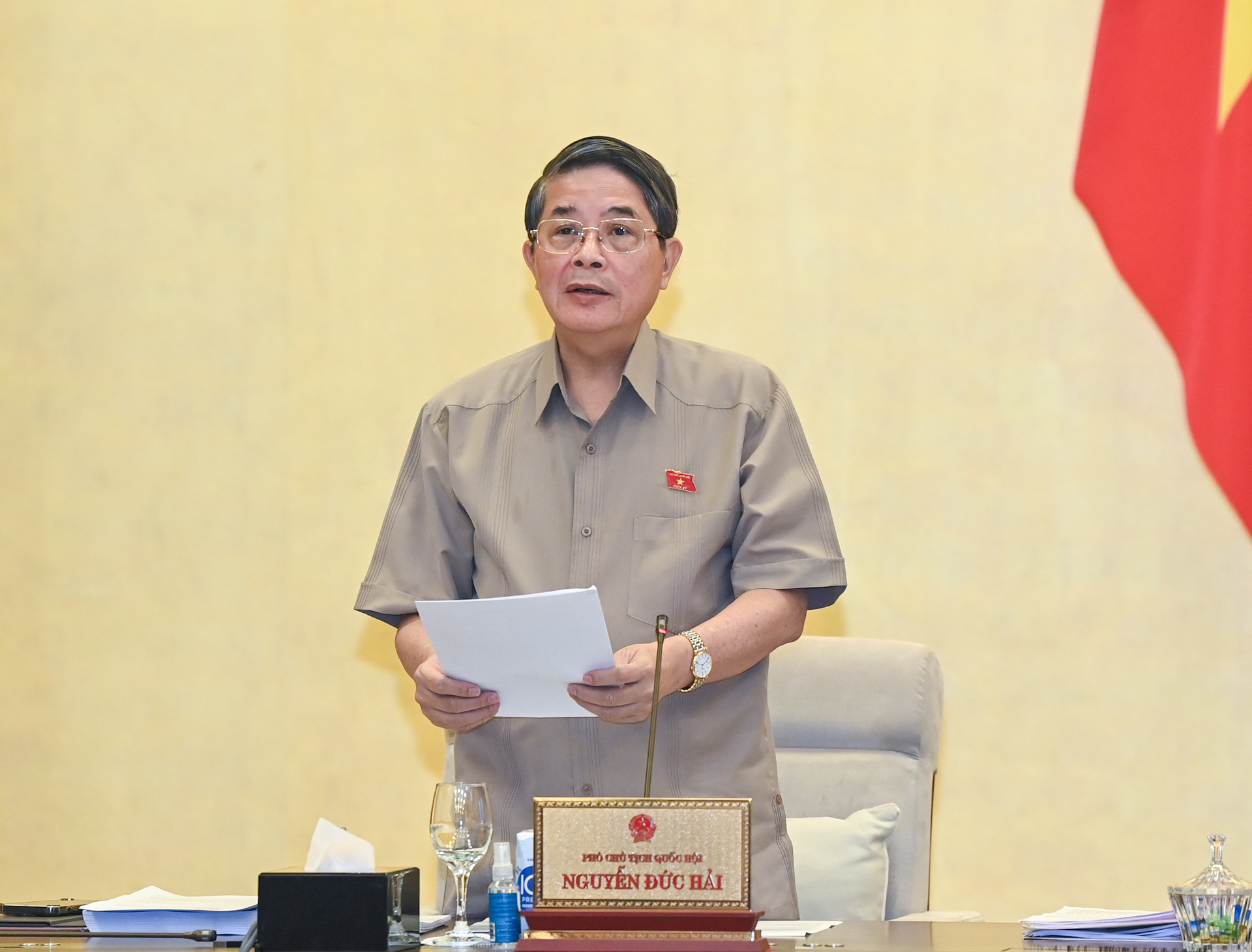 Phó Chủ tịch Quốc hội Nguyễn Đức Hải điều hành nội dung cho ý kiến về Luật Hóa chất (sửa đổi).