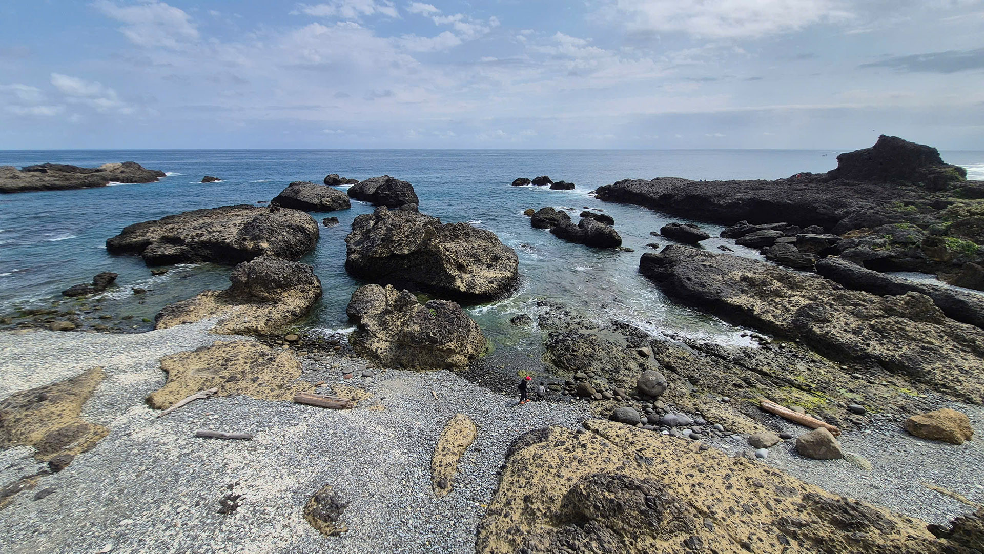 Bãi biển tại khu thắng cảnh Đảo Tam Tiên.