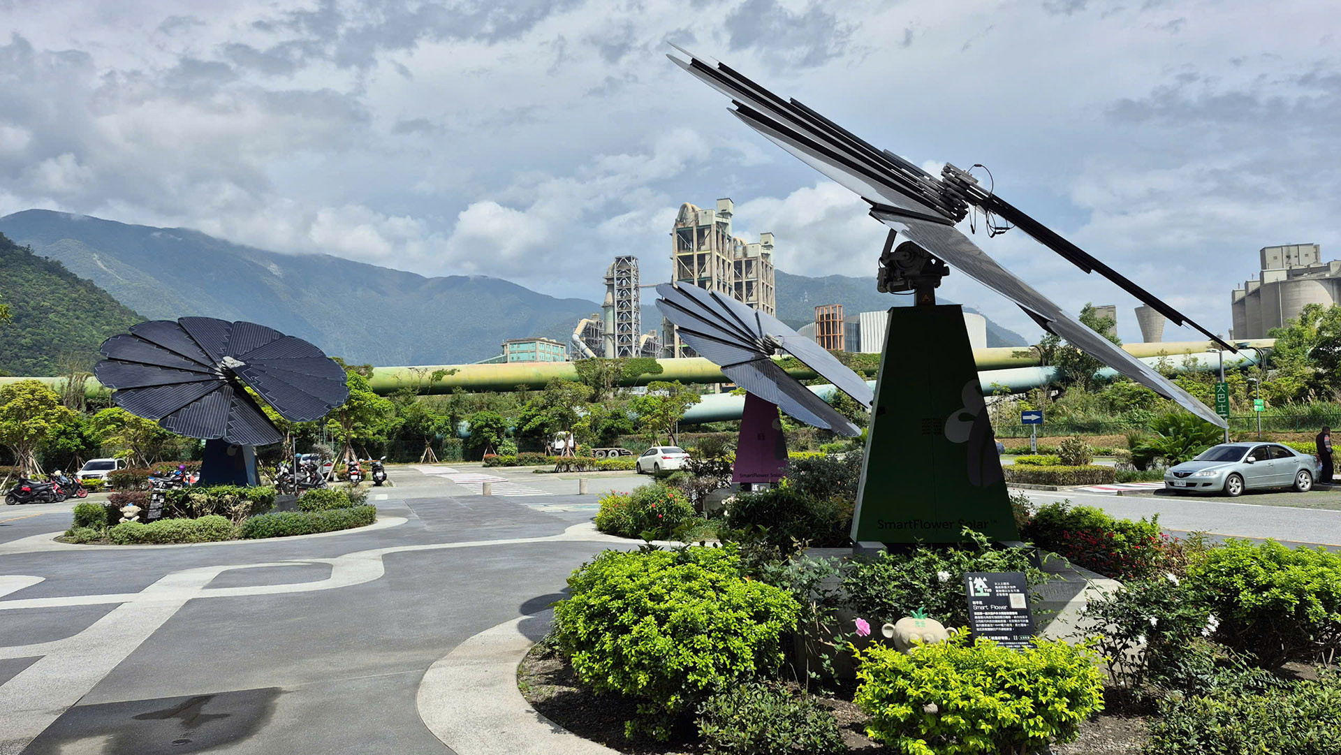 Một số hình ảnh về hệ thống năng lượng mặt trời tự động quay hướng theo mặt trời.