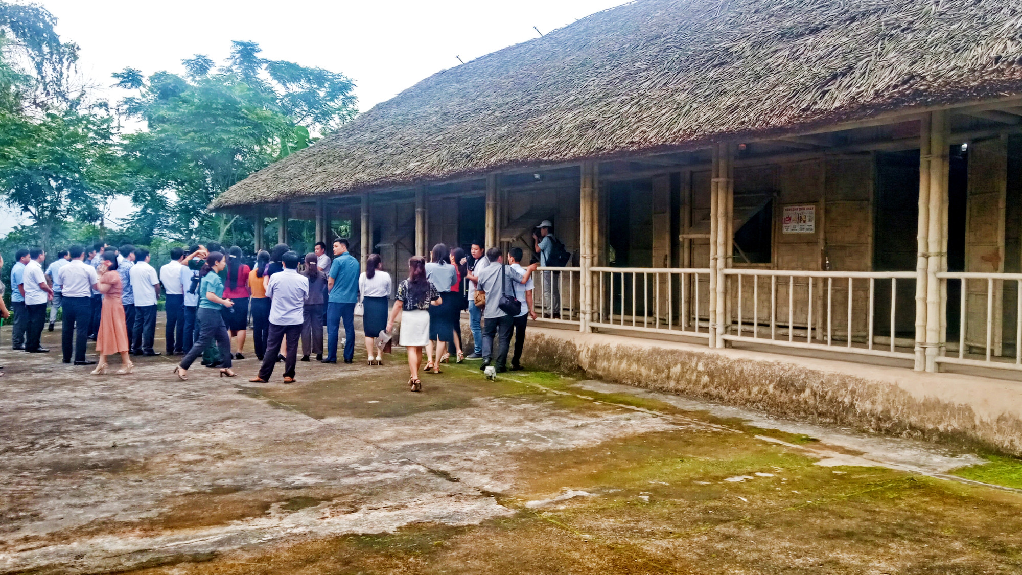 Ngày 1/9/1954, tại đồi Giang, xã Độc Lập (nay là xóm Thắng Lợi, xã Tiên Hội), huyện Đại Từ, tỉnh Thái Nguyên, Chủ tịch Hồ Chí Minh chủ trì Lễ nhận quốc thư đầu tiên của nước Việt Nam Dân chủ Cộng hòa, bên trình quốc thư là Đại sứ Trung Quốc La Quý Ba. Ngày nay, di tích được tôn tạo, đón nhiều du khách.