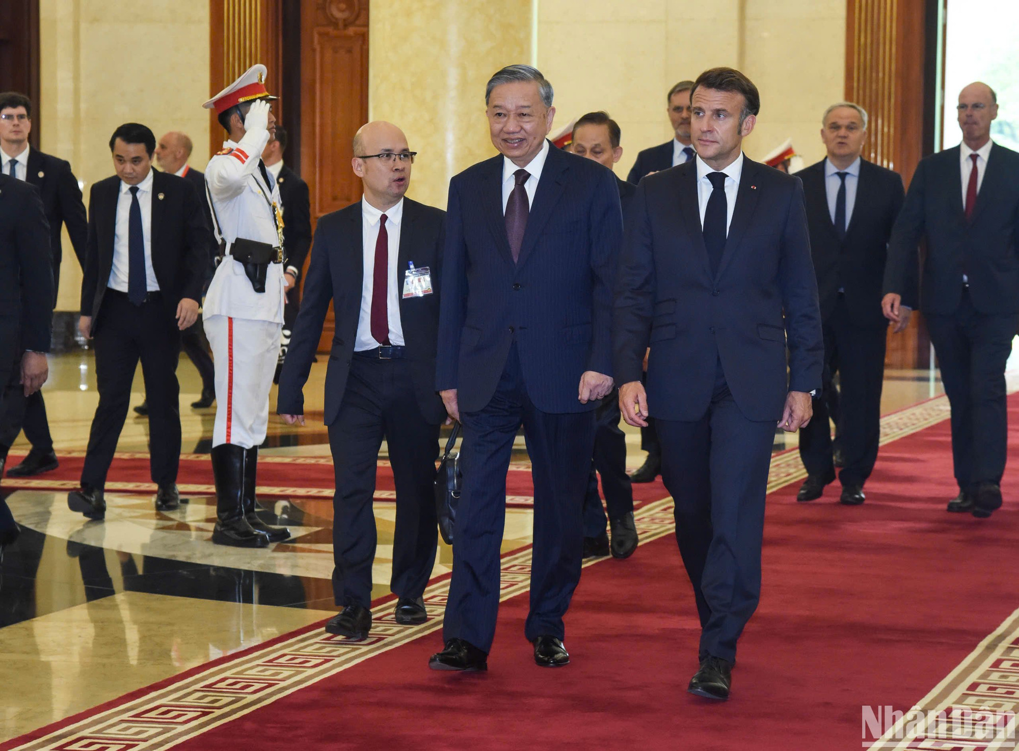 Tổng Bí thư Tô Lâm đón Tổng thống Pháp Emmanuel Macron.