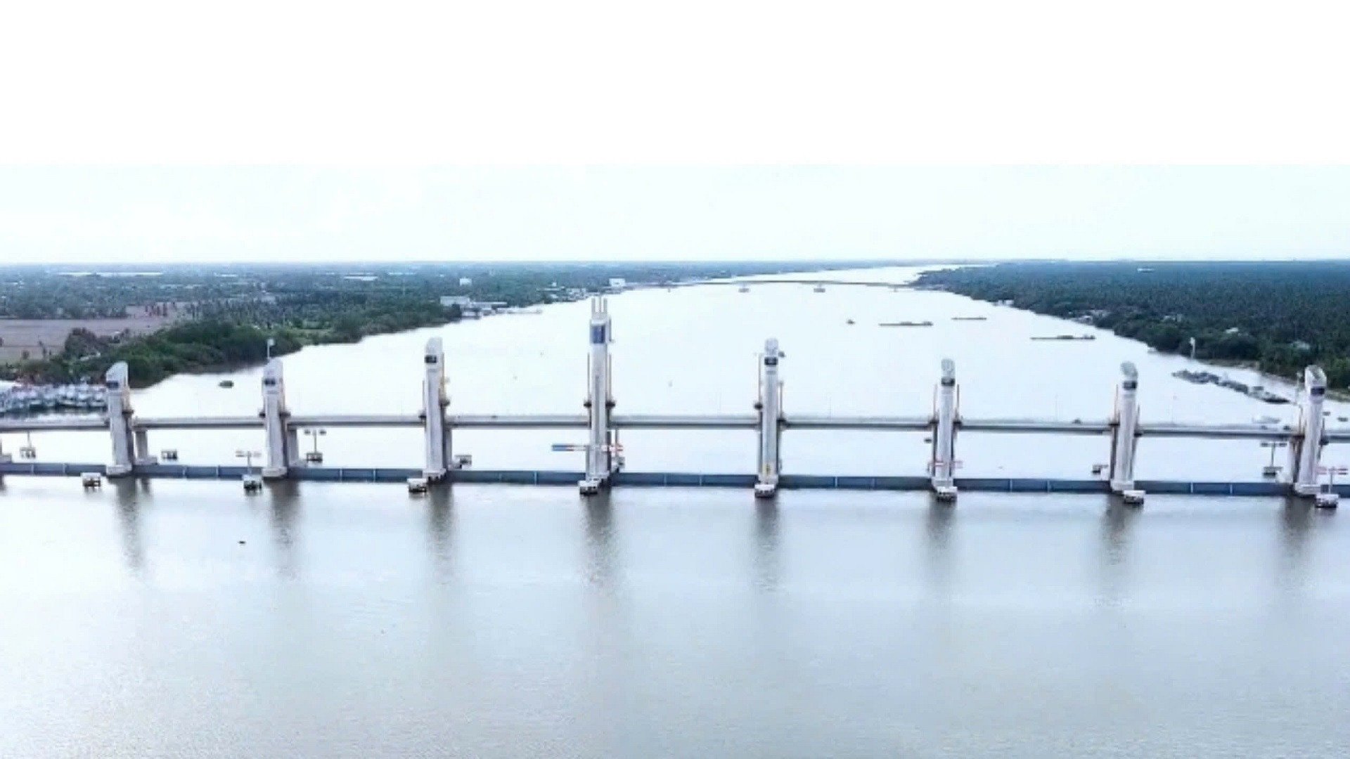 Đóng các cống thủy điện Cái Lớn - Cái Bé Giữa vào cao điểm hạn mặn.