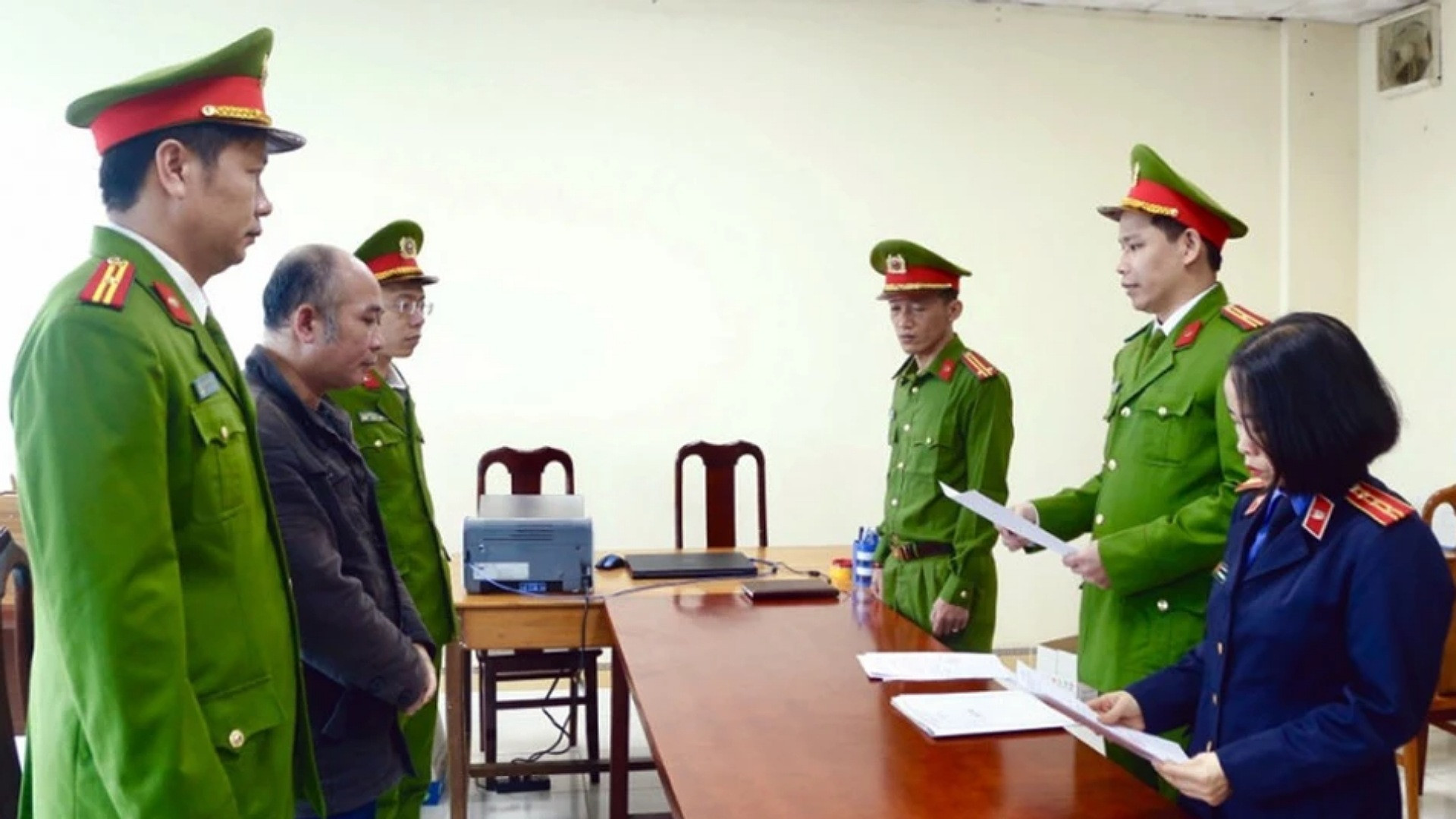 Một đối tượng lừa đảo đưa người đi đưa lao động đi làm việc ở nước ngoài theo hợp đồng bị khởi tố, bắt giam.