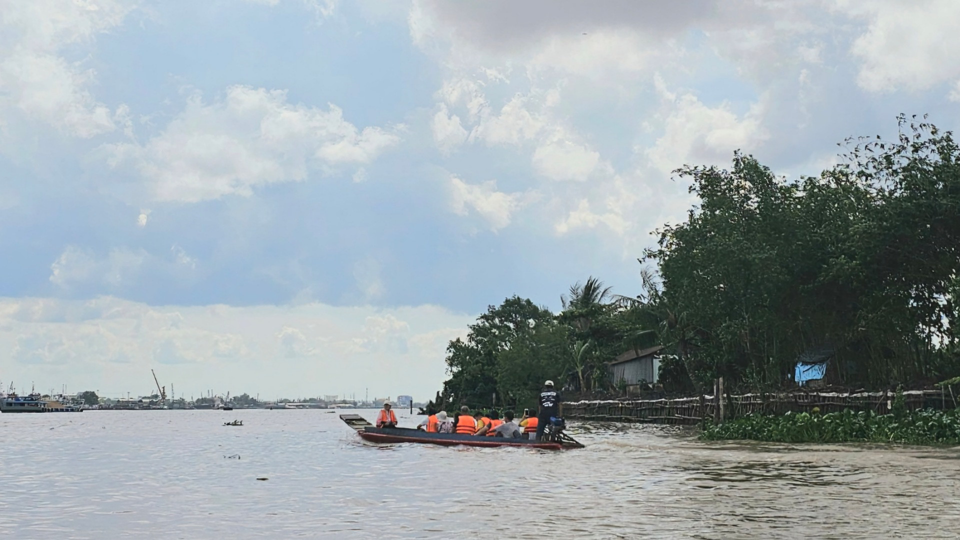 Du khách trải nghiệm tại cồn Sơn (Cần Thơ).