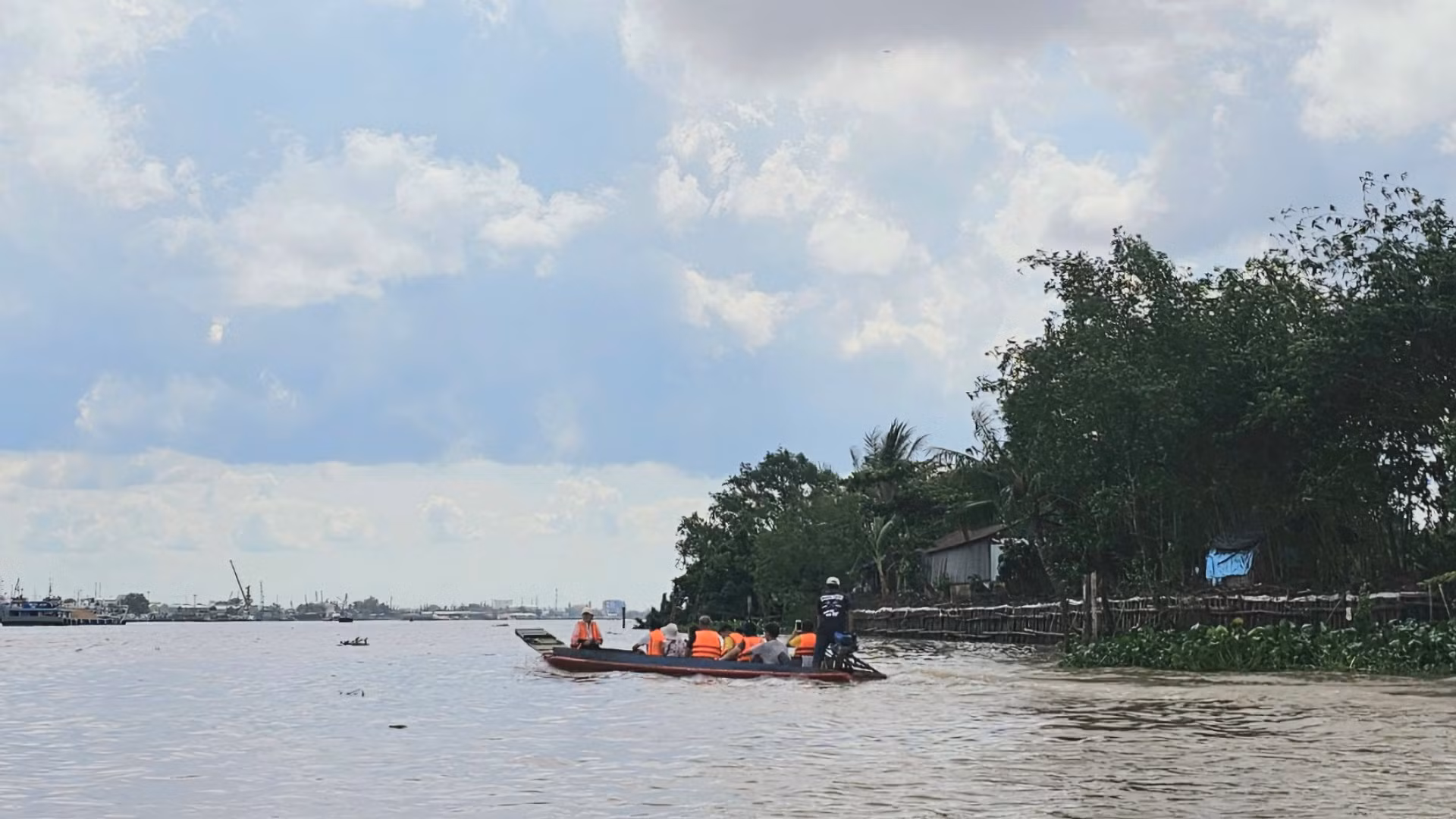 Du khách trải nghiệm tại cồn Sơn (Cần Thơ).
