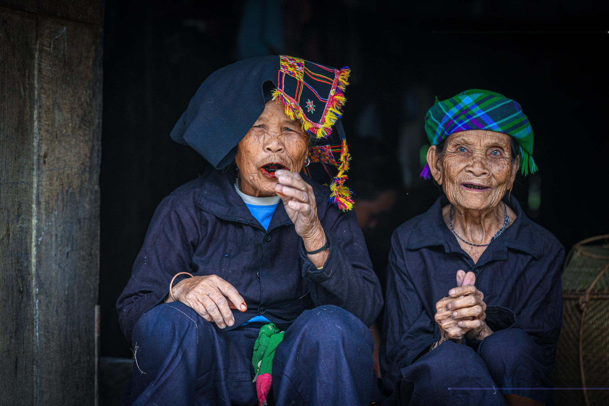 Hai cụ bà dân tộc Kháng (Ảnh: THÀNH ĐẠT)