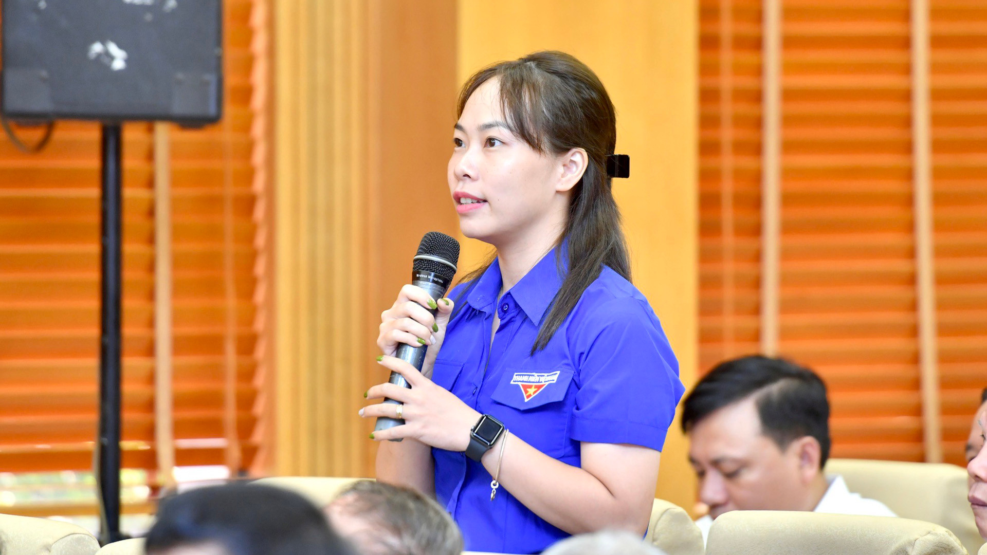 Cử tri quận Hai Bà Trưng nêu kiến nghị với các đại biểu Quốc hội.