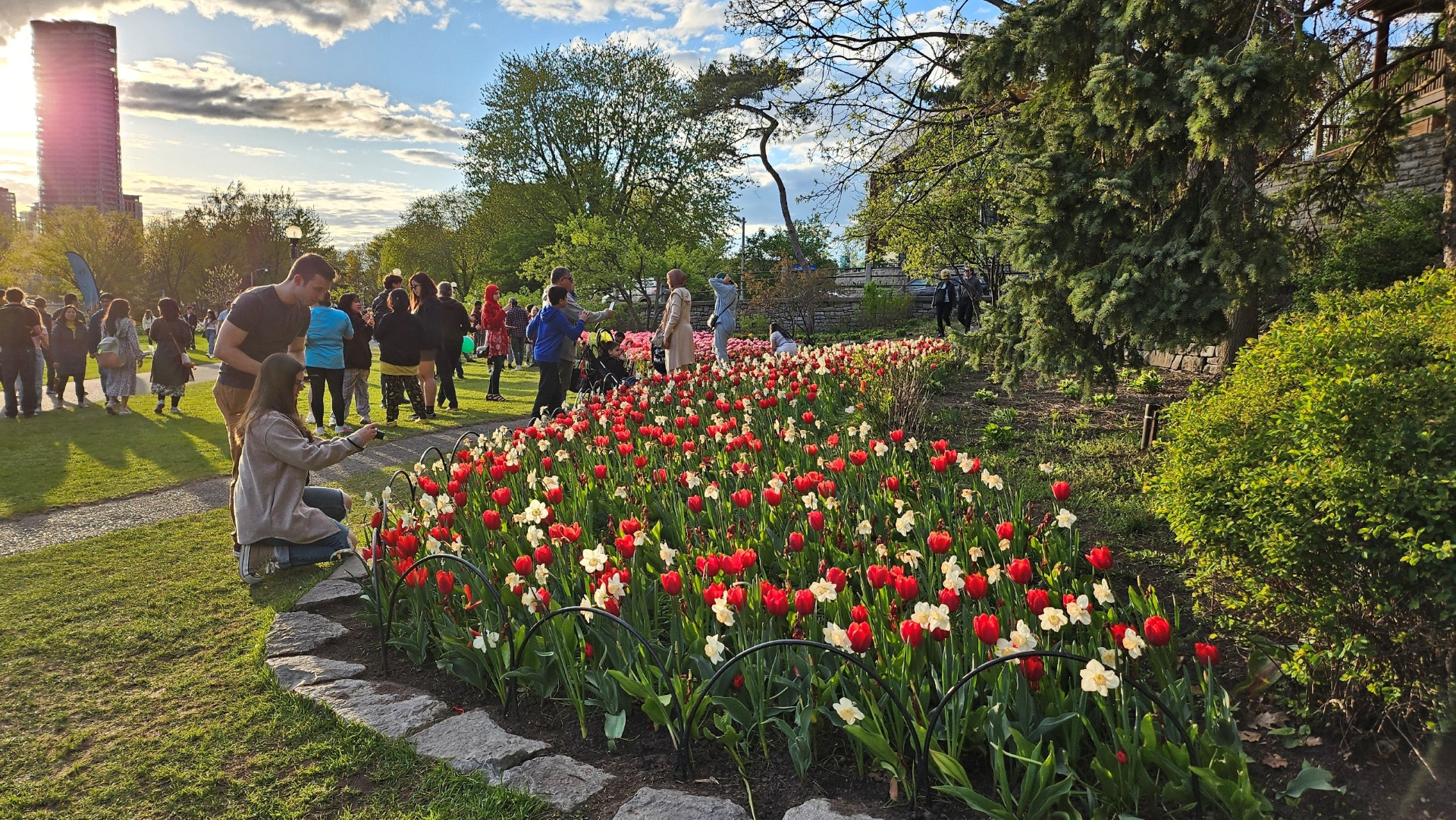 Ban tổ chức lễ hội cho biết, năm ngoái, lễ hội đã thu hút hơn 416.000 người trong 11 ngày tổ chức. Khoảng một nửa trong số đó là khách du lịch và nửa còn lại là người dân địa phương thường đến vào các ngày trong tuần.