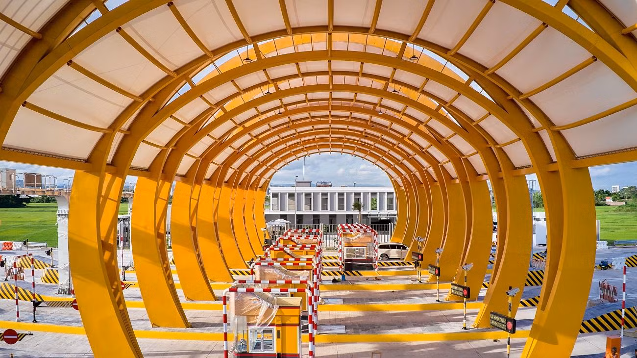 Phương tiện qua trạm sẽ thực hiện thu phí không dừng.