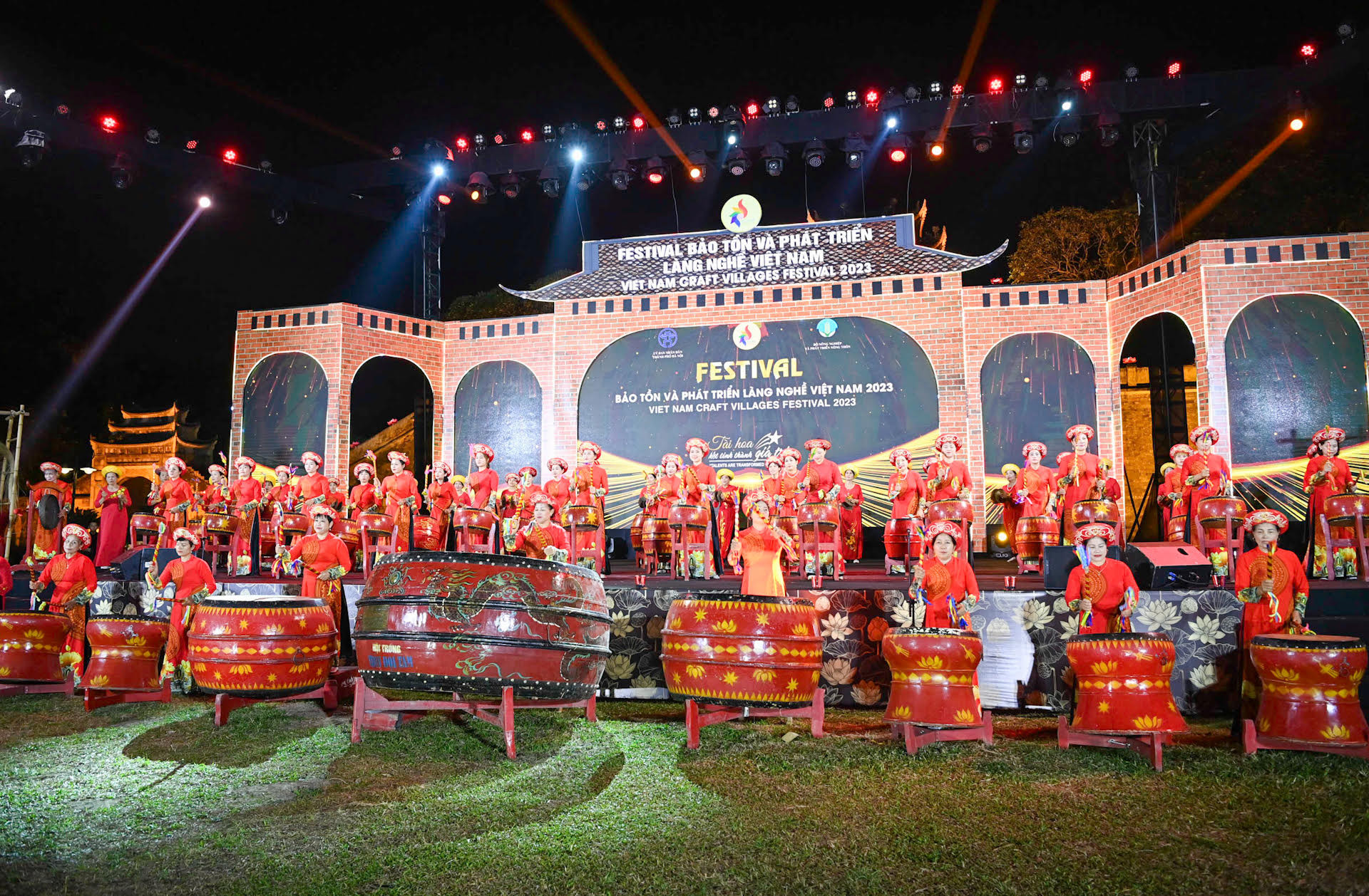 Màn trống hội của làng trống Đọi Tam mở màn lễ khai mạc Festival bảo tồn và phát triển làng nghề Việt Nam 2023.