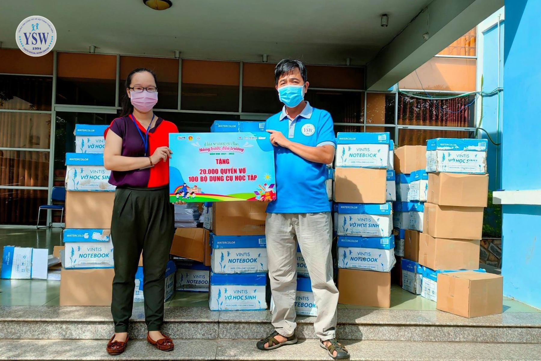 Nhiều quà tặng có ý nghĩa dành cho các em thiếu nhi vui Trung thu trong mùa dịch Covid-19. Nhiều quà tặng có ý nghĩa dành cho các em thiếu nhi vui Trung thu trong mùa dịch Covid-19.