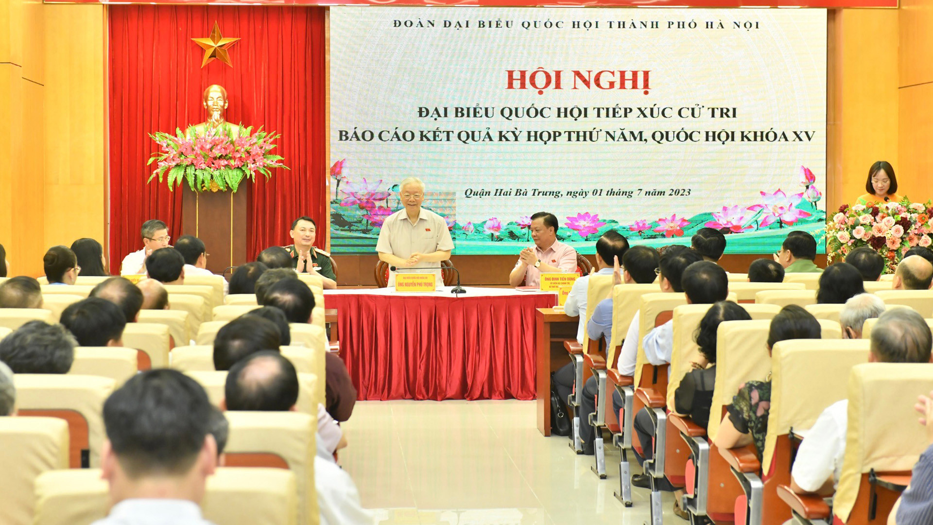 Quang cảnh hội nghị tiếp xúc cử tri đơn vị bầu cử số 1, thành phố Hà Nội.