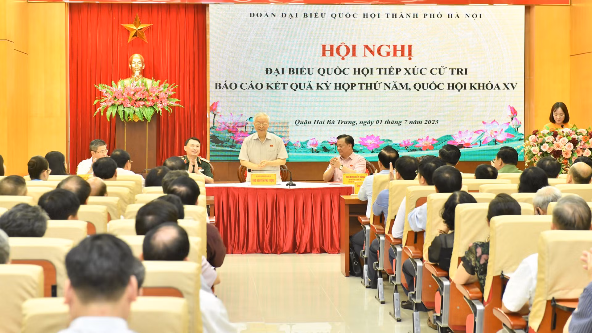 Quang cảnh hội nghị tiếp xúc cử tri đơn vị bầu cử số 1, thành phố Hà Nội.