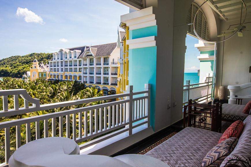 Khu nghỉ dưỡng JW Marriott Phú Quốc Emerald Bay Resort & Spa nhiều năm liền giữ vững danh hiệu là "Khu nghỉ dưỡng theo chủ đề sang trọng hàng đầu thế giới" của WTA (Ảnh: VietnamTravel)