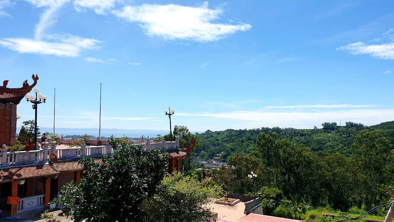 Thời điểm thích hợp nhất để du lịch chùa tháp Tường Long là từ tháng 4 - tháng 10 hoặc tháng 1 - tháng 5 bởi thời tiết thuận lợi, dễ chịu, thuận tiện cho việc di chuyển.