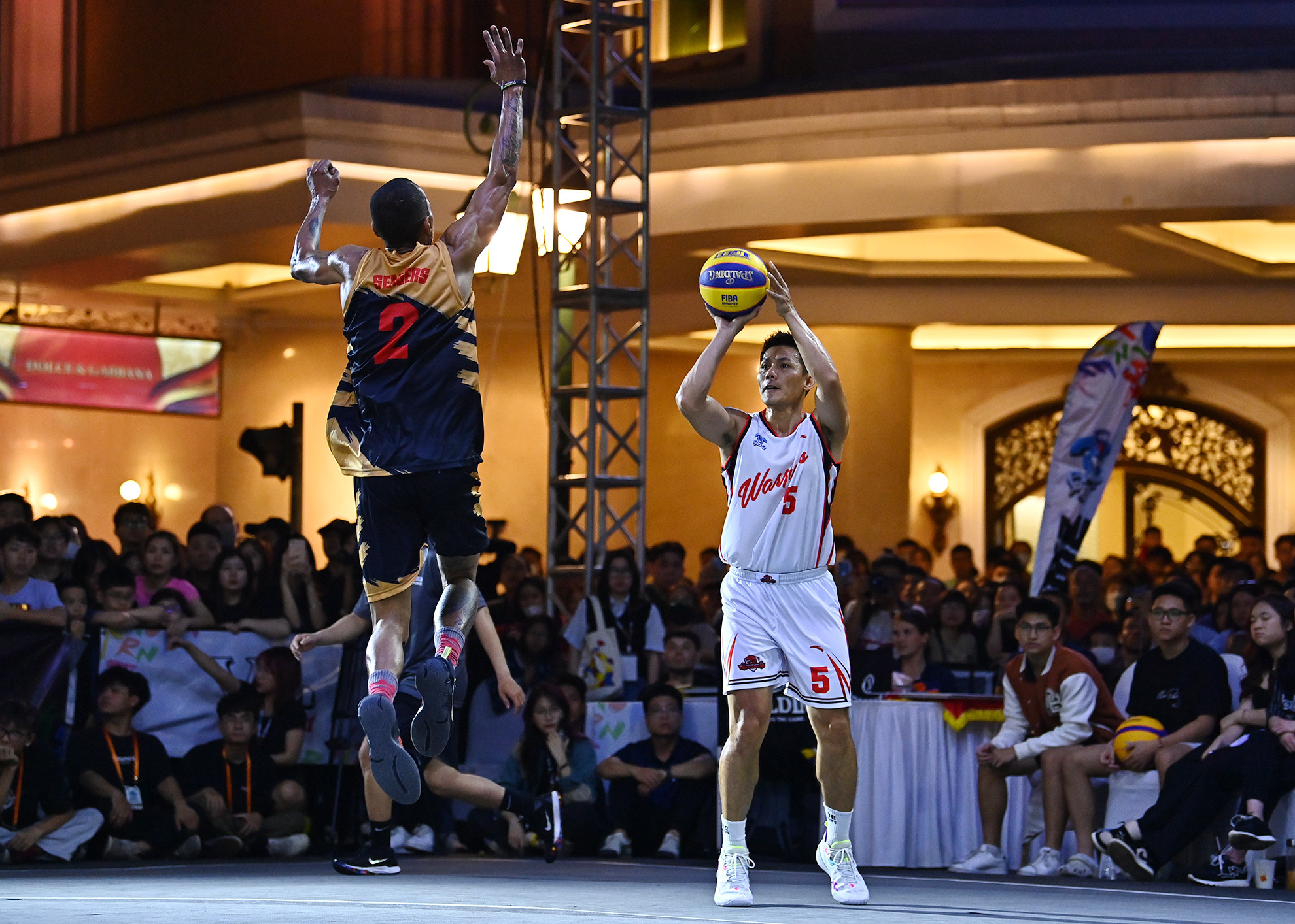 Trong một ngày thi đấu vào tay hơn, các cầu thủ Thủ đô dễ dàng ghi điểm từ nhiều các phương án tấn công khác nhau trước sự bất lực của các cầu thủ đến từ Thành phố Hồ Chí Minh.