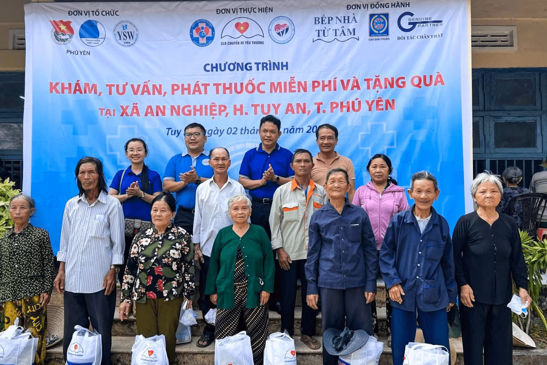 Chương trình Khám bệnh, tư vấn cấp phát thuốc miễn phí tại nhiều địa phương vùng sâu, vùng xa.