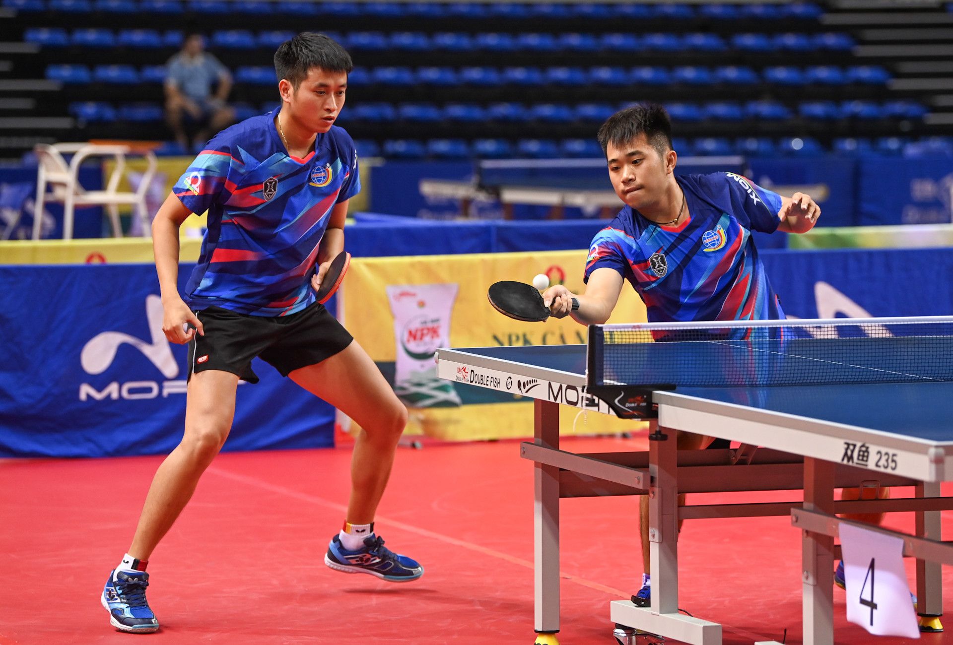 Thi đấu không hiệu quả trong séc đấu thứ ba, Đức Tuân - Tuấn Anh để thua Đình Đức - Anh Hoàng với tỷ số 7-11.