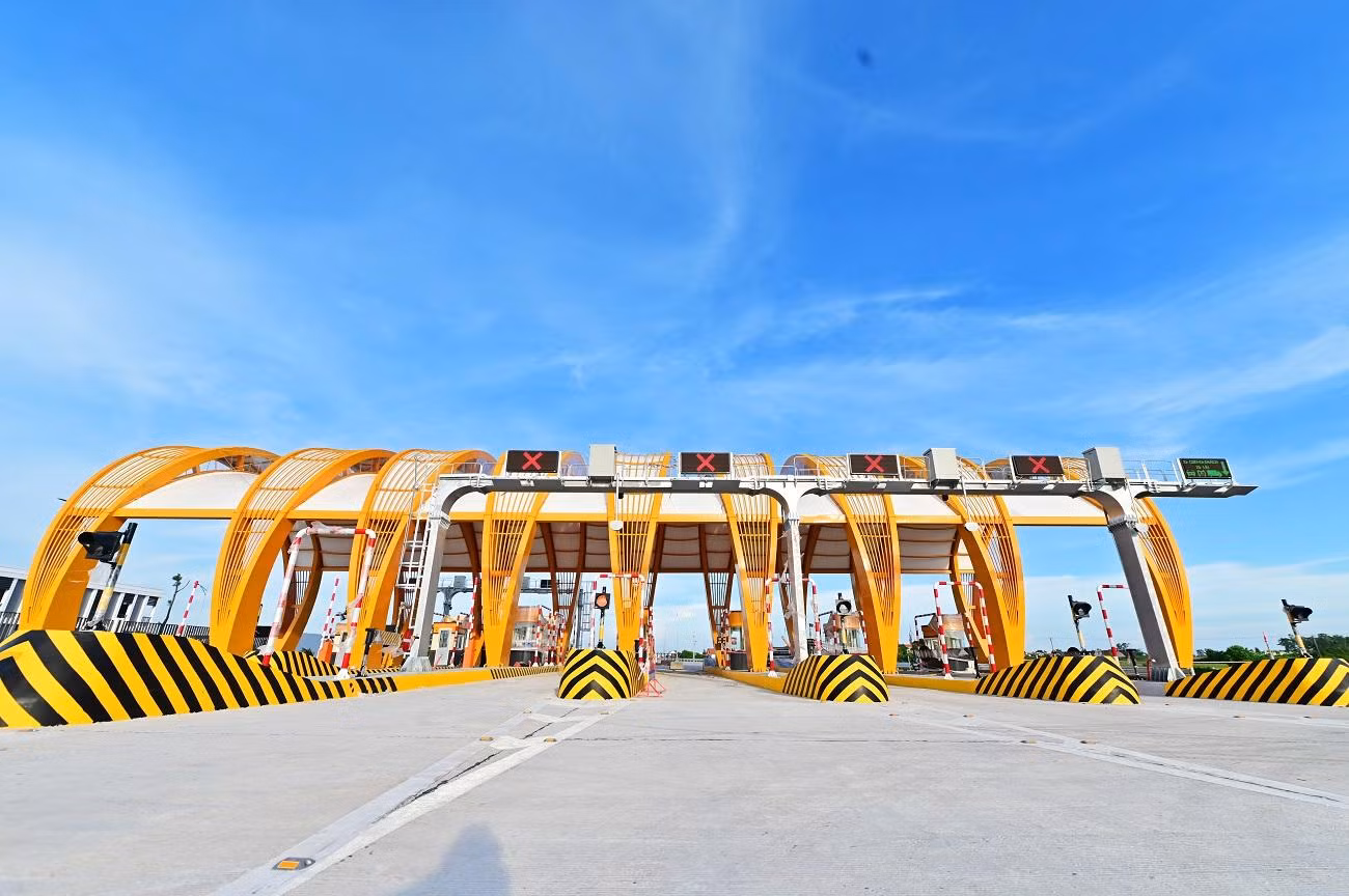 Một điểm nhấn đáng chú ý khác của cao tốc Vân Đồn - Móng Cái là trạm thu phí Tiên Yên, được thiết kế mô phỏng hình ảnh cây tre Việt Nam.