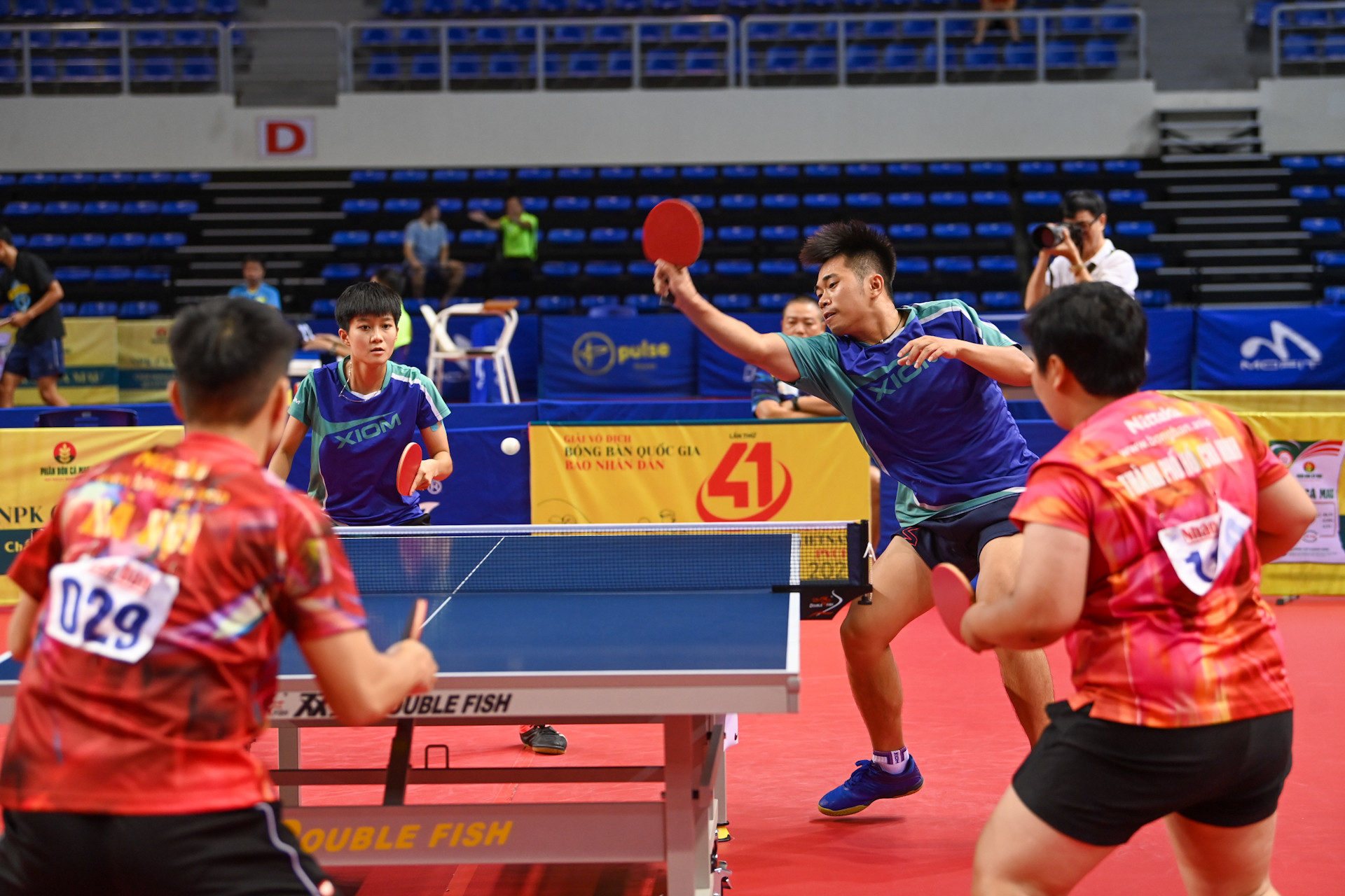 Tại trận chung kết đôi nam nữ, Đức Tuân - Ngọc Lan nhanh chóng giành lợi thế vượt lên dẫn trước 1-0.