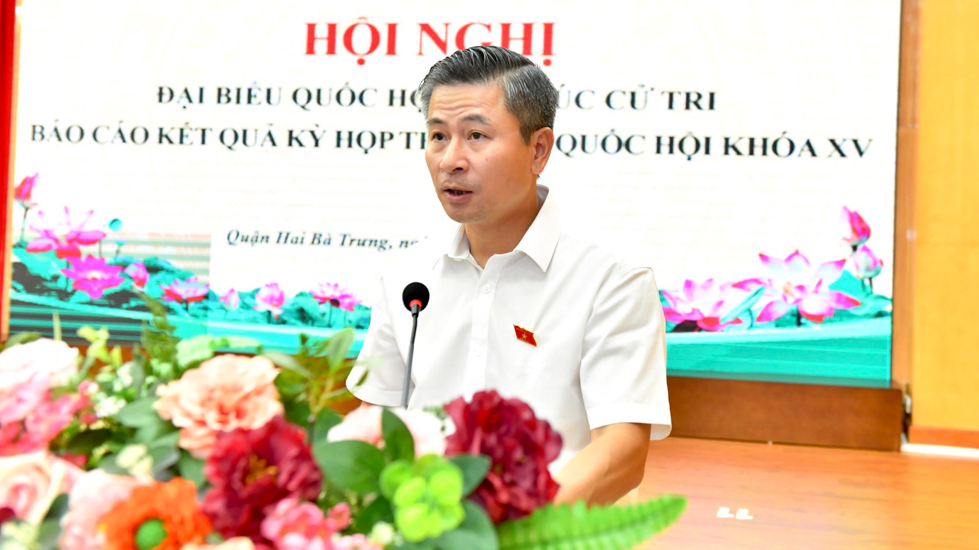 Đại biểu Quốc hội Nguyễn Phi Thường báo cáo tiếp thu các ý kiến của cử tri.