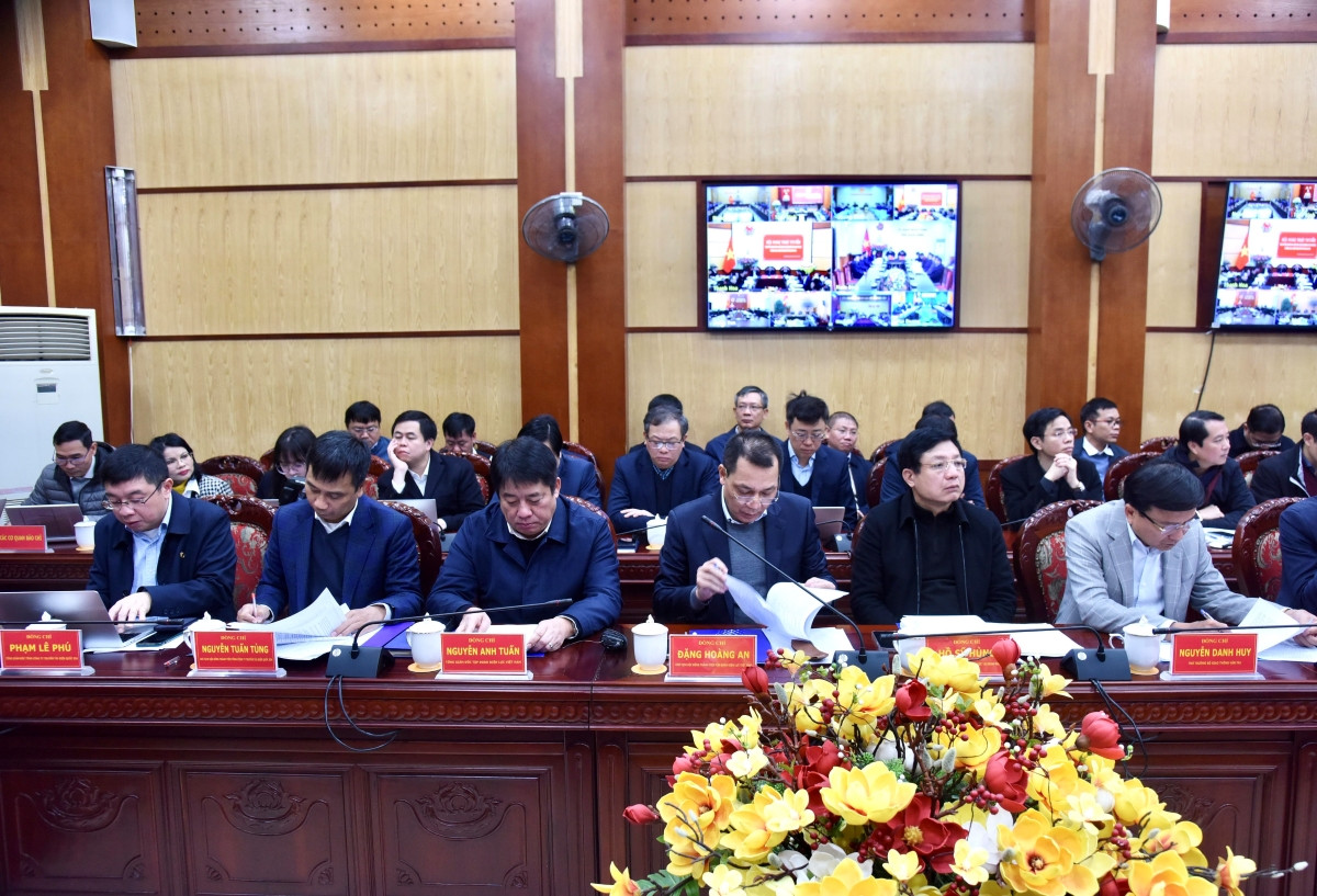 Đại diện lãnh đạo Tập đoàn EVN và các đơn vị thành viên tham dự hội nghị.