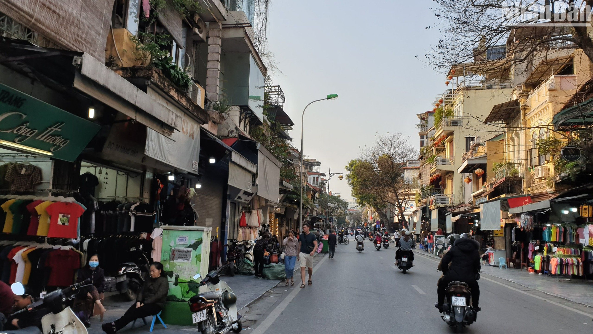 Làm kinh tế vỉa hè thì phải có quy hoạch và quản lý quy hoạch tốt, duy trì được quy hoạch đó. (Ảnh minh họa: T.LINH) Làm kinh tế vỉa hè thì phải có quy hoạch và quản lý quy hoạch tốt, duy trì được quy hoạch đó. (Ảnh minh họa: T.LINH)