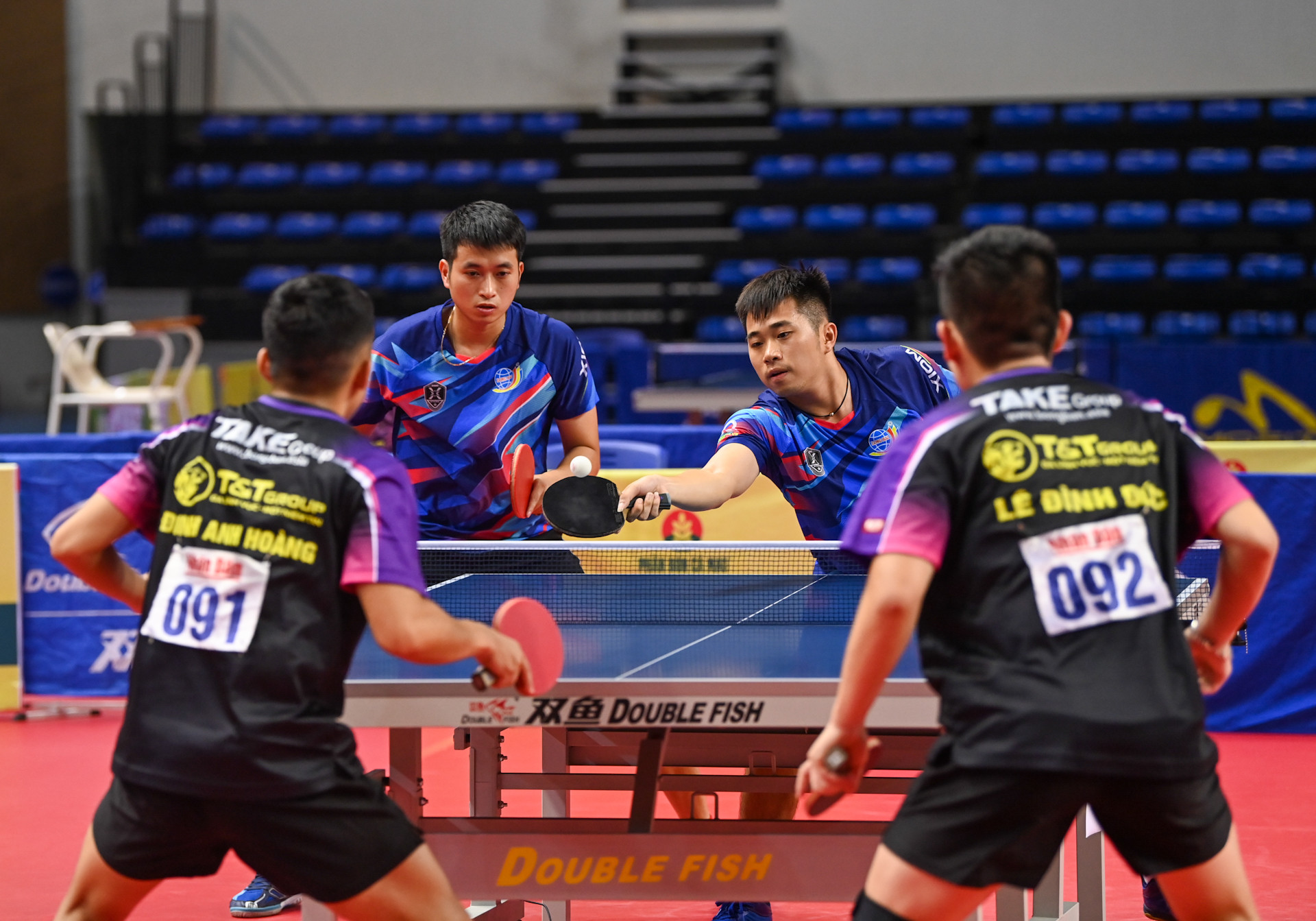 Sau hai séc đầu tiên tại trận chung kết nội dung đôi nam, Lê Đình Đức - Đinh Anh Hoàng giành thắng lợi trong séc đầu tiên với tỷ số 11-7; Đoàn Bá Tuấn Anh - Nguyễn Đức Tuân giành thắng lợi trong séc thứ hai với tỷ số 12-10.