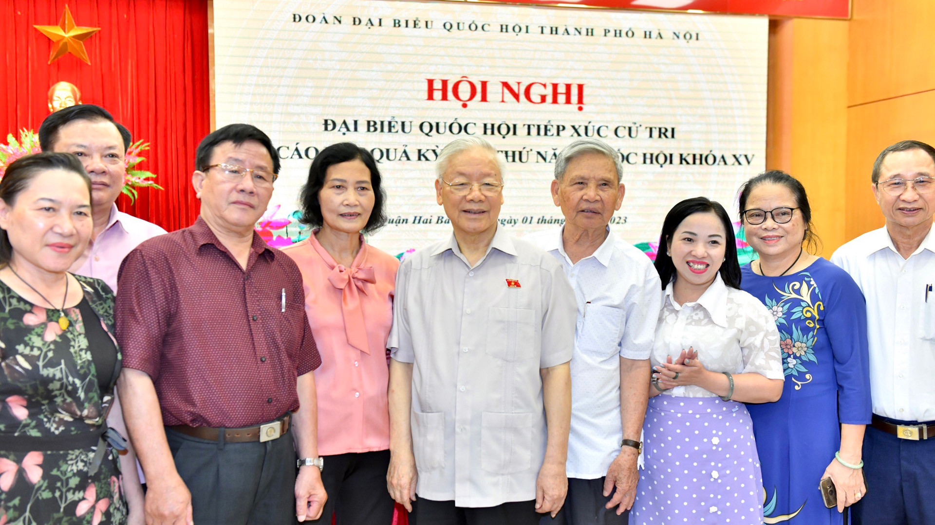 Tổng Bí thư Nguyễn Phú Trọng với các cử tri các quận Hai Bà Trưng, Ba Đình và Đống Đa, thành phố Hà Nội.