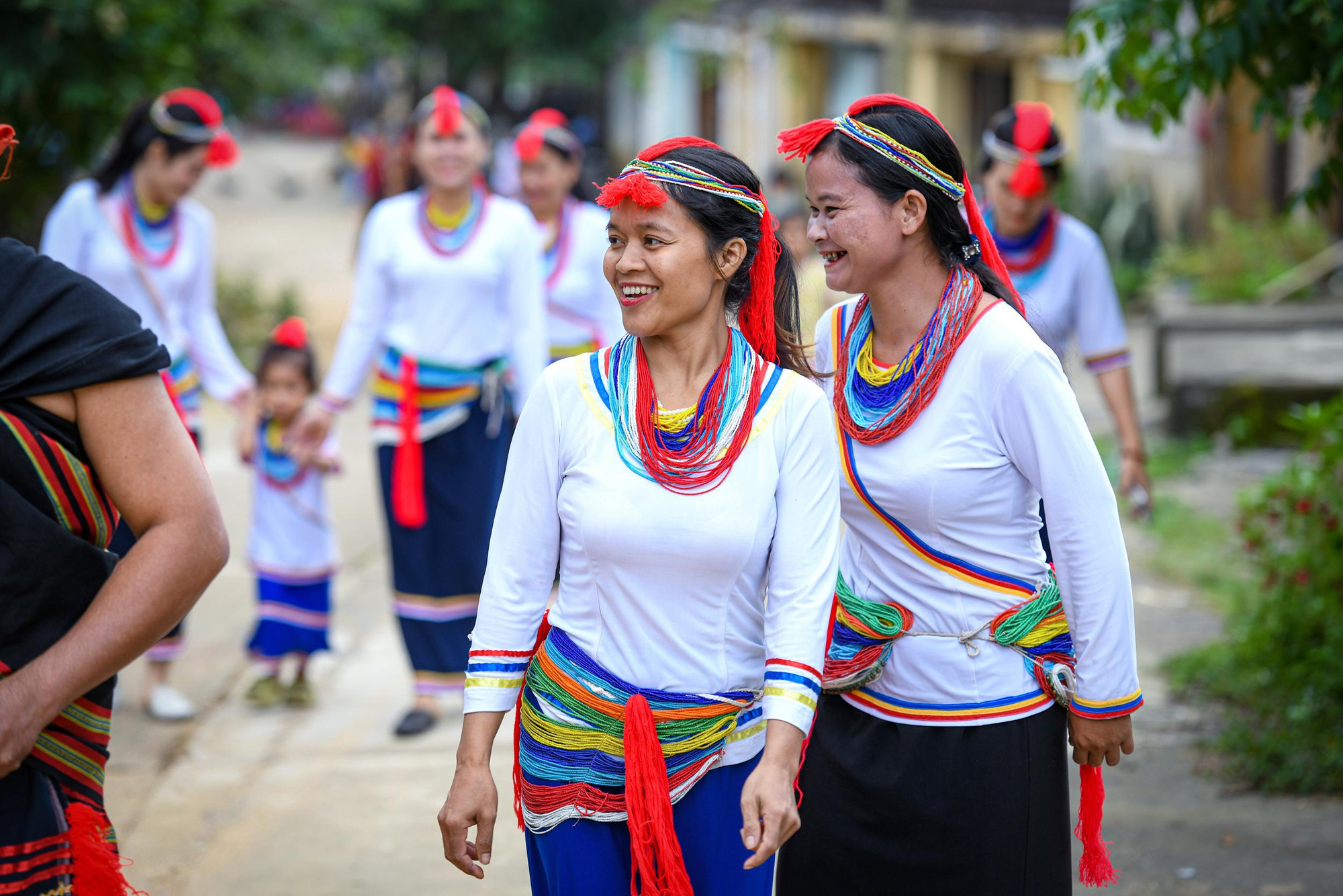 Trang phục truyền thống của phụ nữ Co (Ảnh:THÀNH ĐẠT)