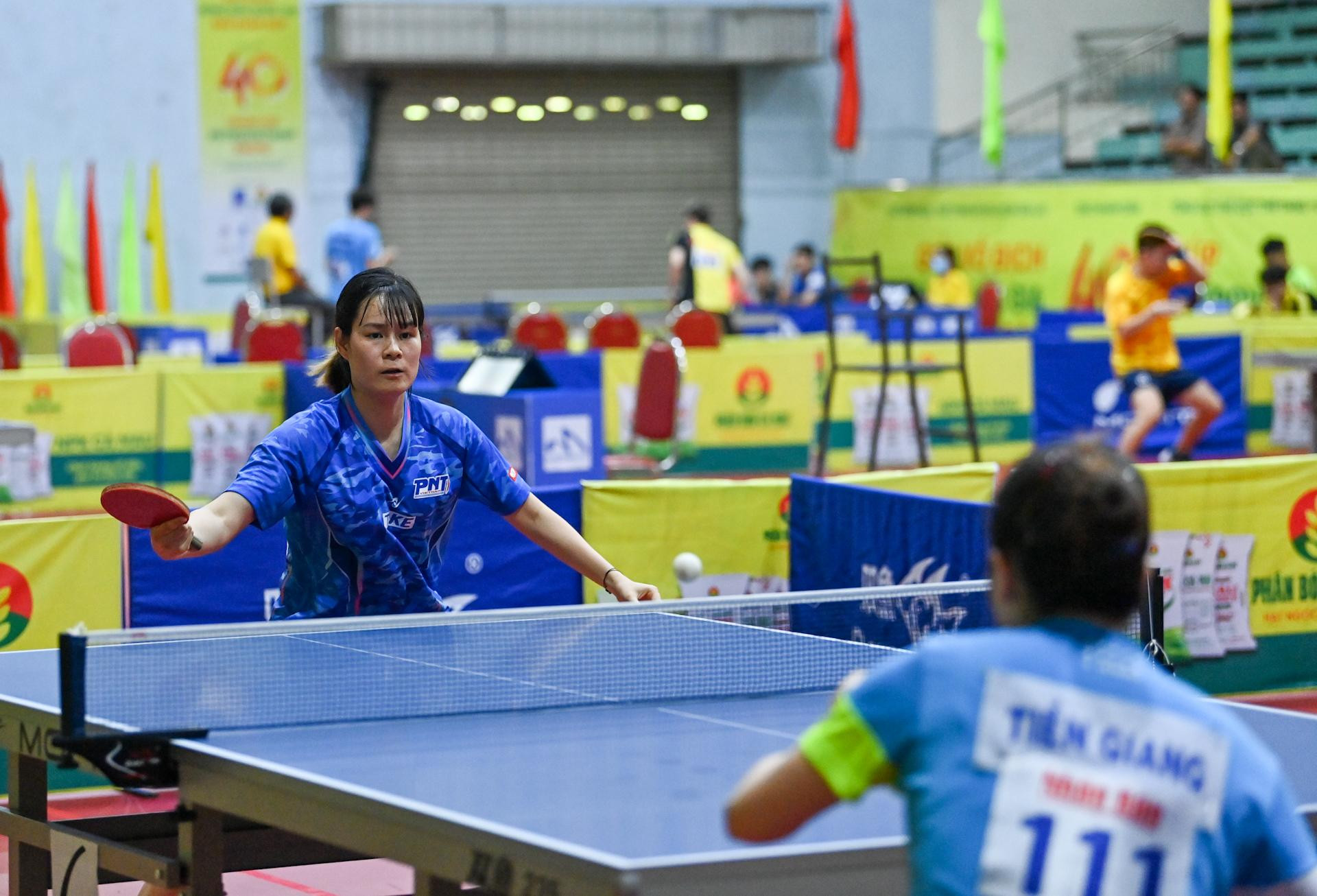 Xinh đẹp và tài năng, tay vợt Nguyễn Thị Nga (Hà Nội) luôn thể hiện nỗ lực và khát khao chiến thắng trước các đối thủ trong từng trận đấu.