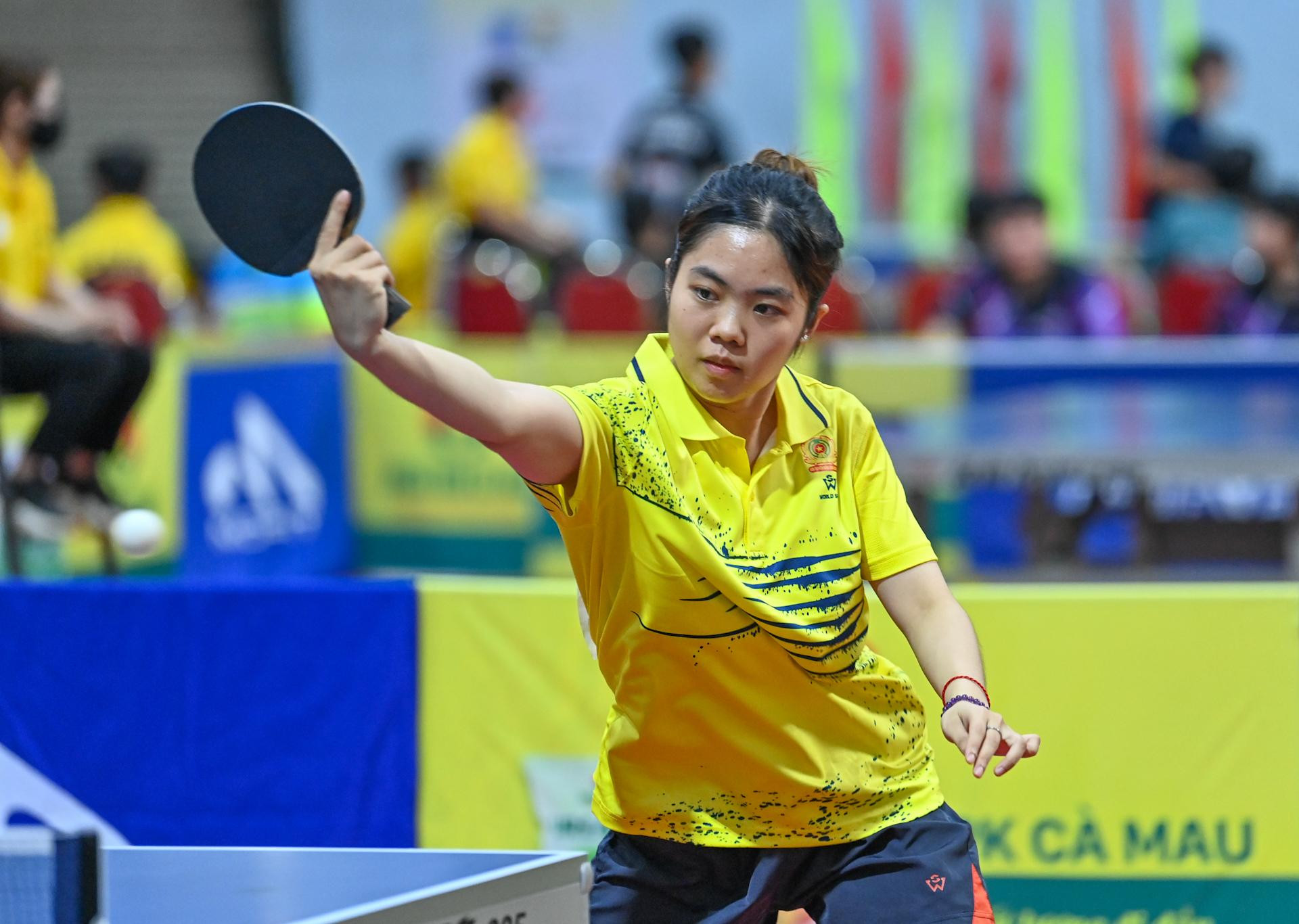 Lối chơi tốc độ cao cùng những cú giật xoáy rồi bạt, Á quân đơn nữ Giải bóng bàn quốc gia Báo Nhân Dân năm 2021 Nguyễn Thùy Kiều My là một trong những ứng cử viên nặng ký cho chức vô địch năm nay.