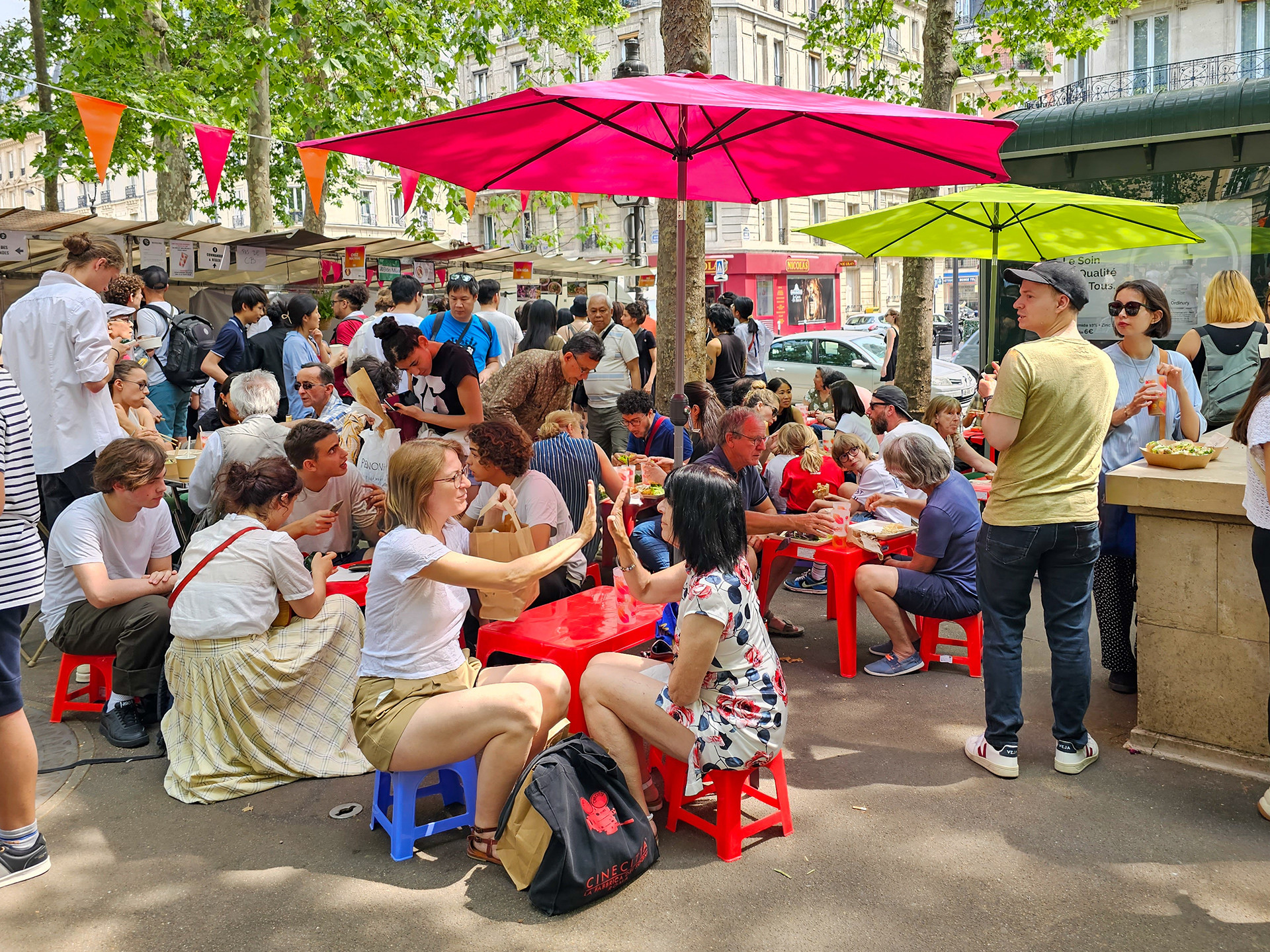 Lễ hội ẩm thực Ici Vietnam 2023 đã thu hút rất đông du khách, trong đó có nhiều gia đình đến trải nghiệm những món ăn ngon của Việt Nam. (Ảnh: MINH DUY)