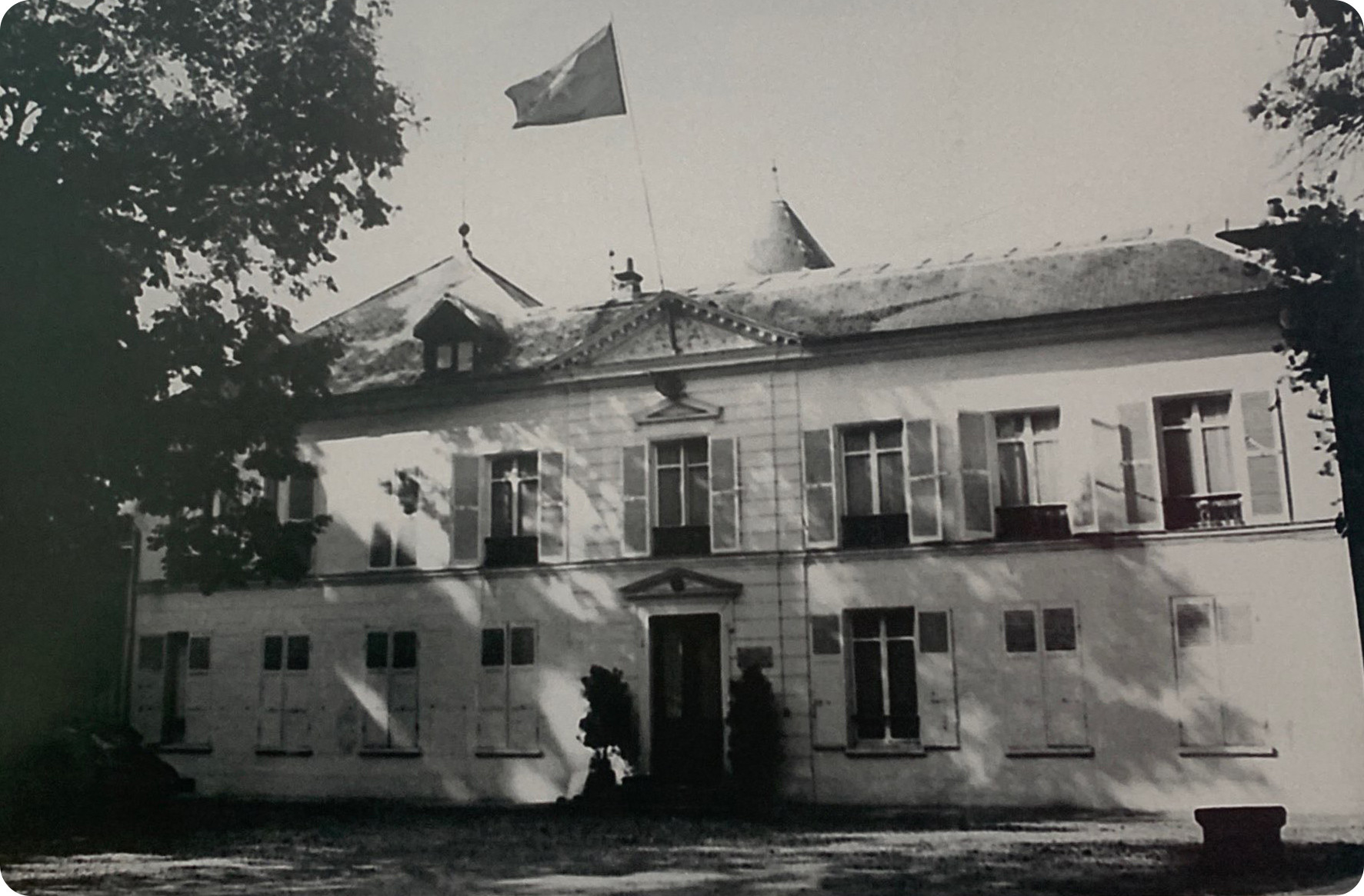 Trụ sở của đoàn đại biểu Việt Nam Dân chủ Cộng hòa tại Choisy-le-Roi ở Paris, năm 1968.