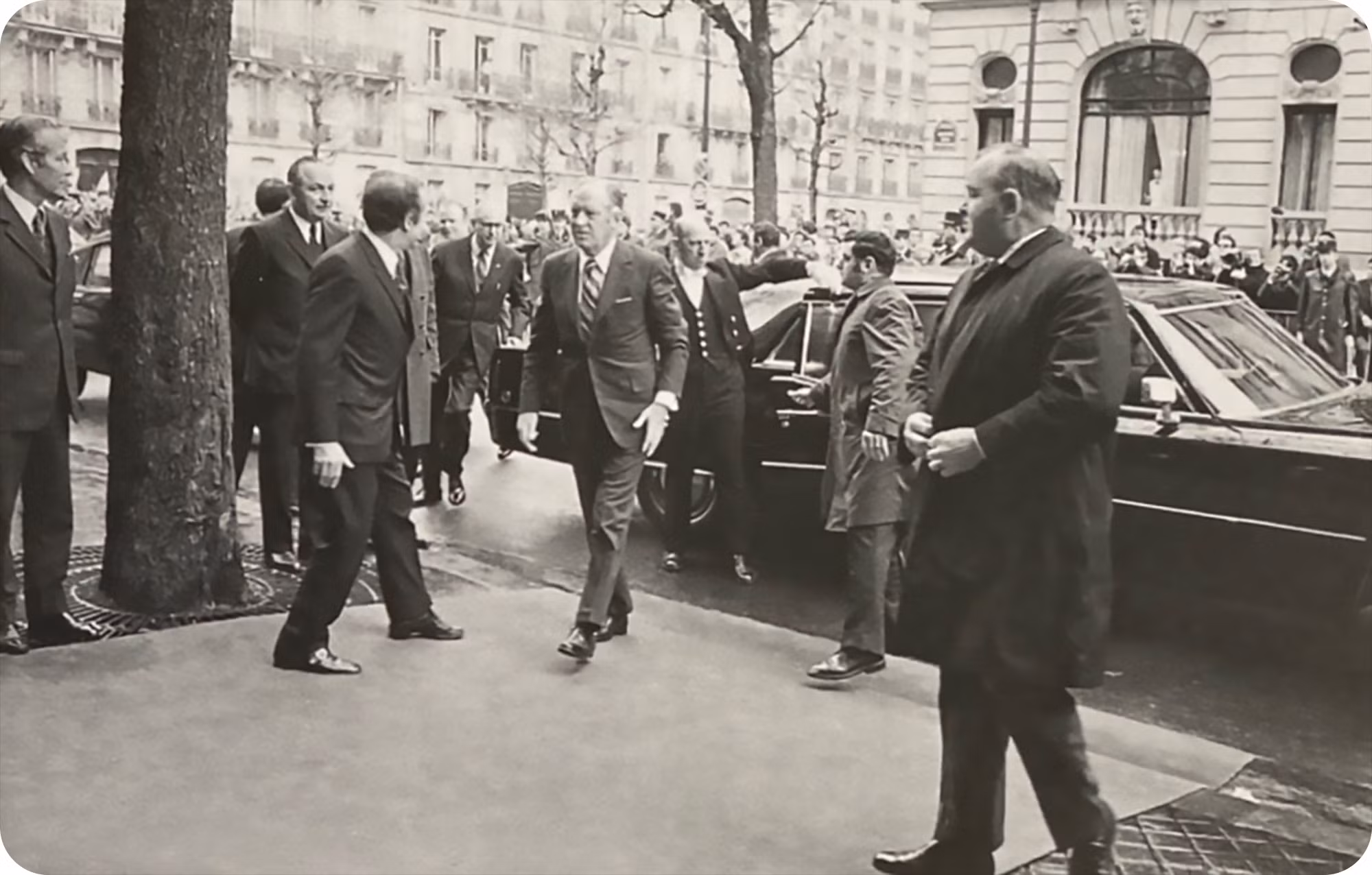 Bộ trưởng Ngoại giao Mỹ William P. Rogers đến Trung tâm Hội nghị quốc tế Kléber.