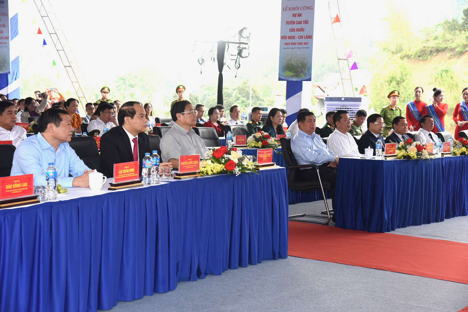 Thủ tướng Phạm Minh Chính và các đại biểu tham dự lễ khởi công.